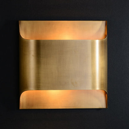 Leclerc Brass Wall Lamp - Elegant Design, Adjustable Light Direction