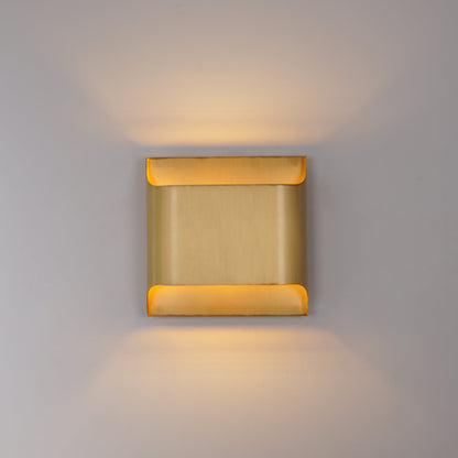 Leclerc Brass Wall Lamp - Elegant Design, Adjustable Light Direction