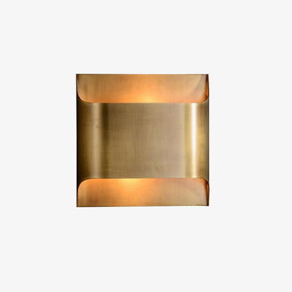 Leclerc Brass Wall Lamp - Elegant Design, Adjustable Light Direction