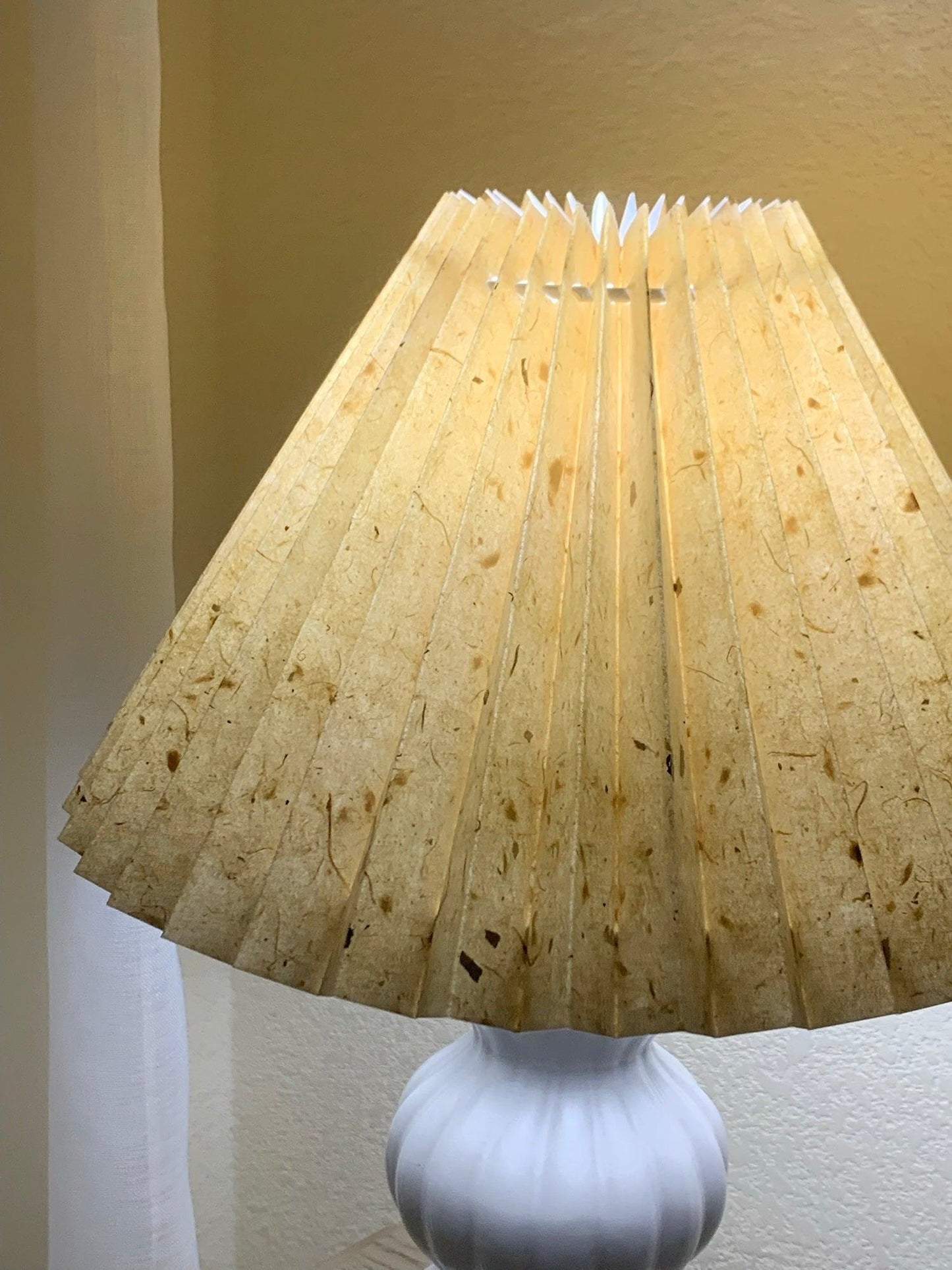 Leo Table Lamp - Adjustable Brightness & Energy-Efficient LED Design