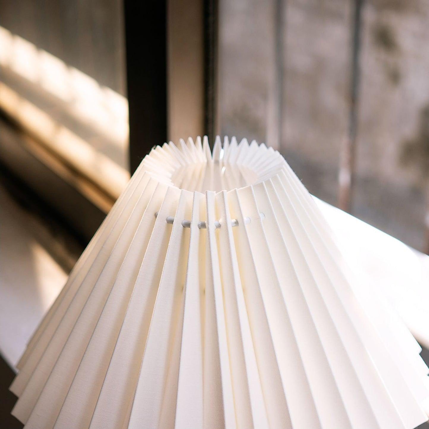 Leo Table Lamp - Adjustable Brightness & Energy-Efficient LED Design
