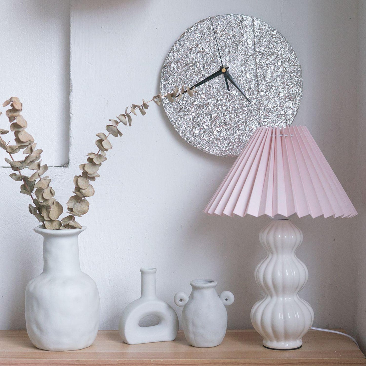 Leo Table Lamp - Adjustable Brightness & Energy-Efficient LED Design