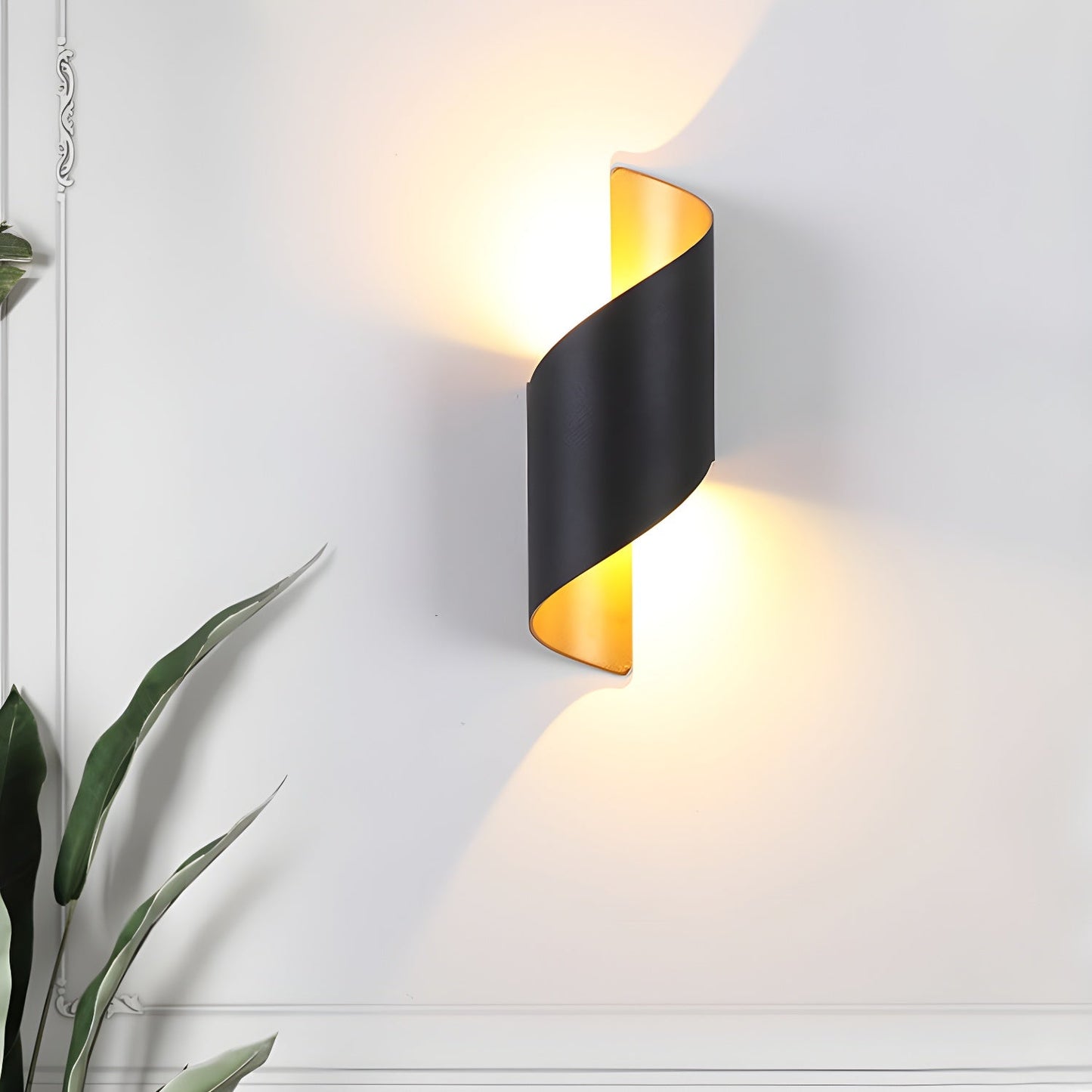 Lila Wall Lamp - Modern Design with Adjustable Brightness and Energy E