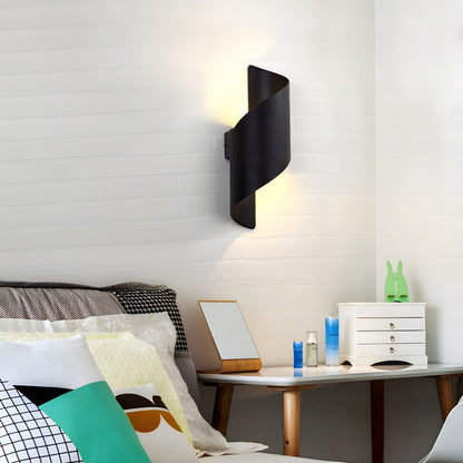 Lila Wall Lamp - Modern Design with Adjustable Brightness and Energy E