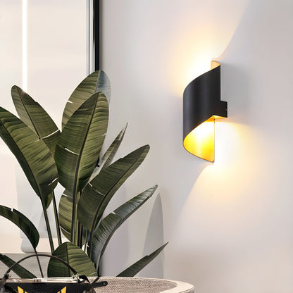 Lila Wall Lamp - Modern Design with Adjustable Brightness and Energy E