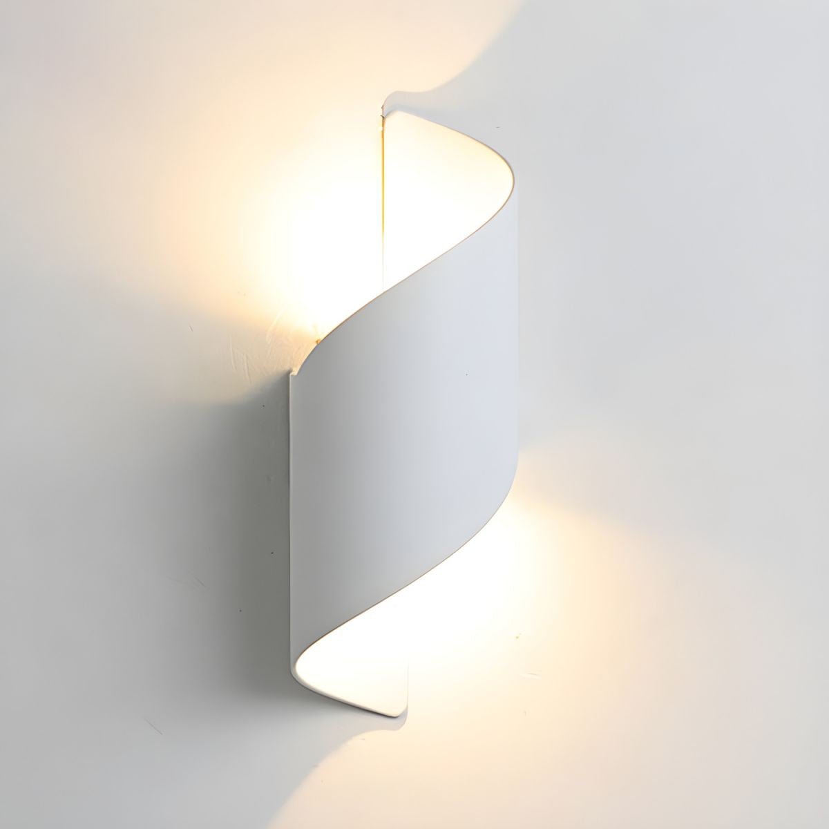 Lila Wall Lamp - Modern Design with Adjustable Brightness and Energy E
