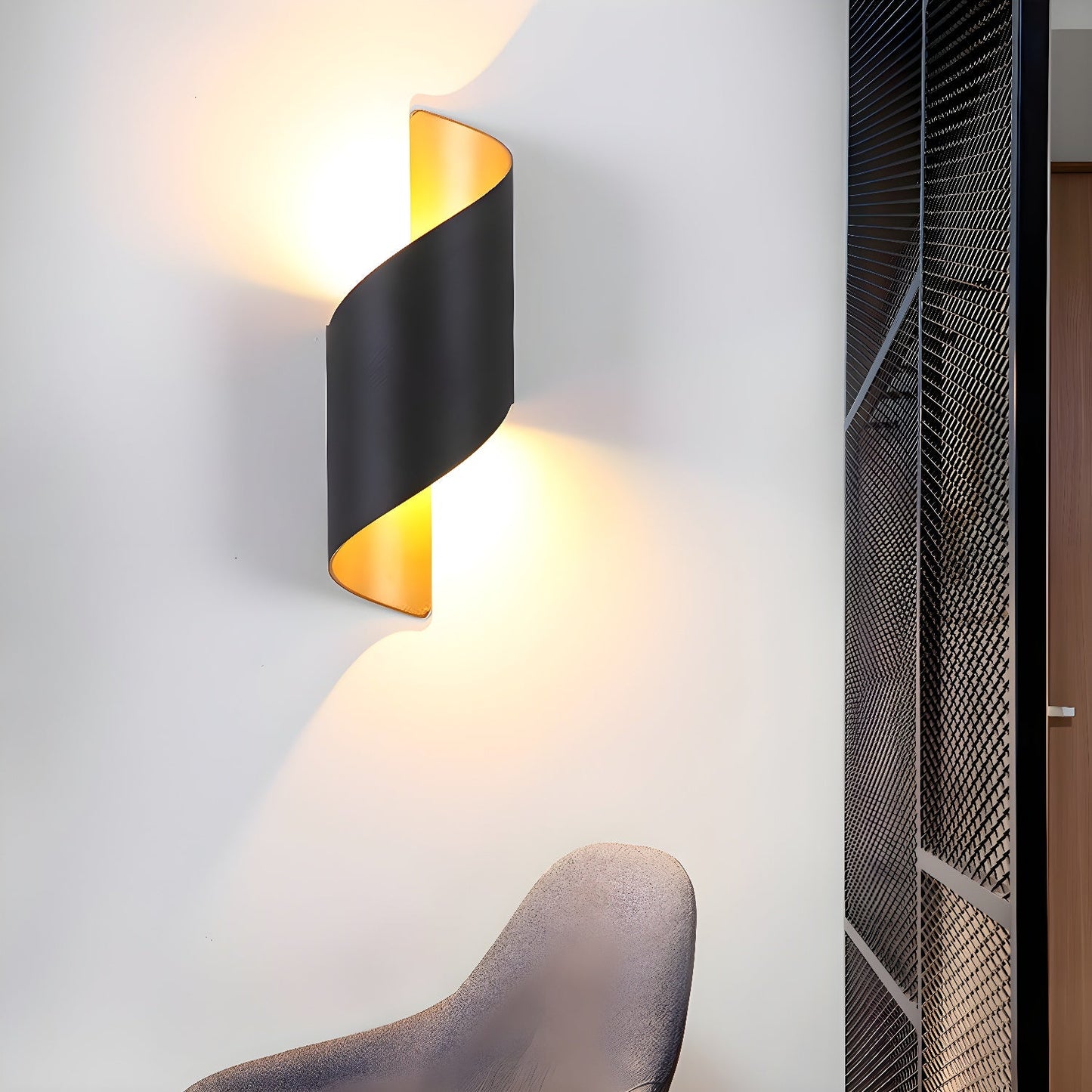Lila Wall Lamp - Modern Design with Adjustable Brightness and Energy E