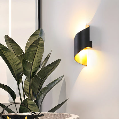 Lila Wall Lamp - Modern Design with Adjustable Brightness and Energy E