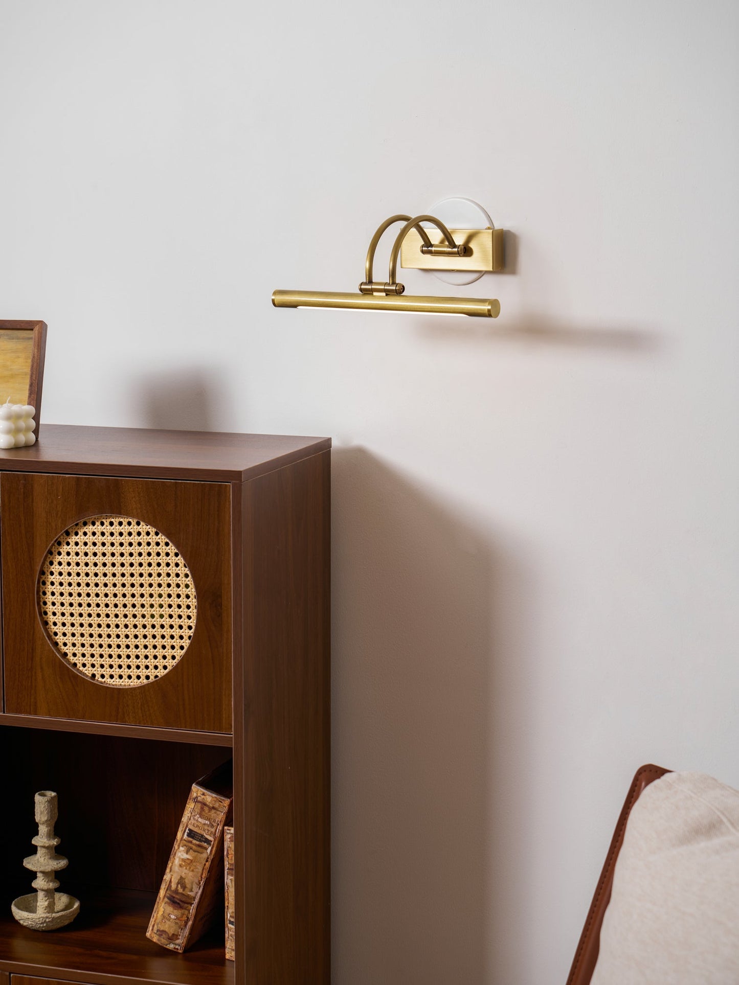 Sleek Linear Vanity Wall Light - Energy-Efficient & Adjustable Brightn