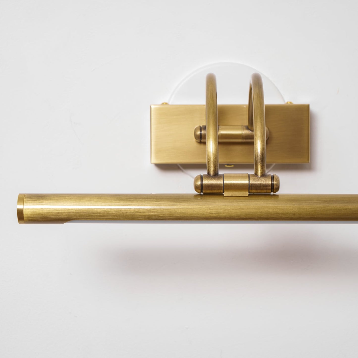 Sleek Linear Vanity Wall Light - Energy-Efficient & Adjustable Brightn