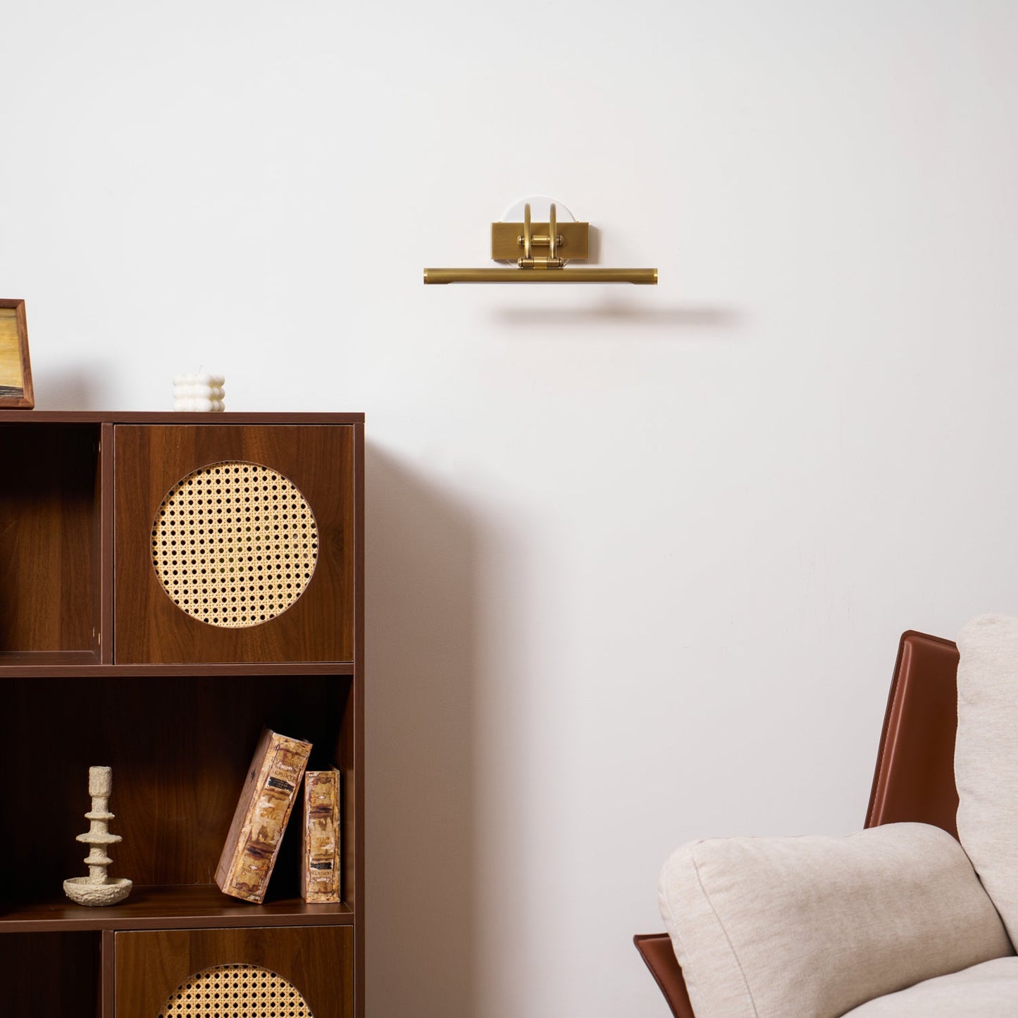 Sleek Linear Vanity Wall Light - Energy-Efficient & Adjustable Brightn