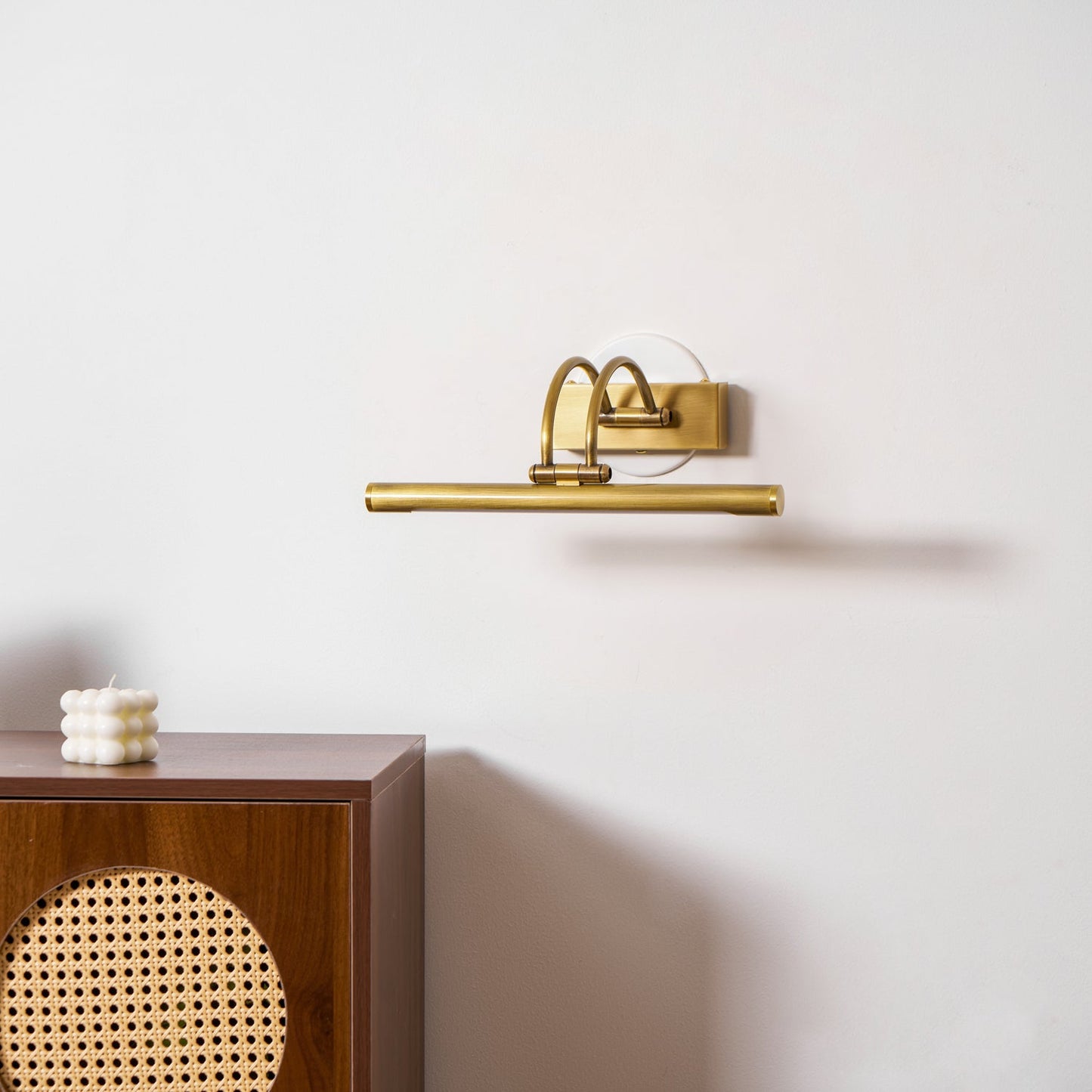 Sleek Linear Vanity Wall Light - Energy-Efficient & Adjustable Brightn