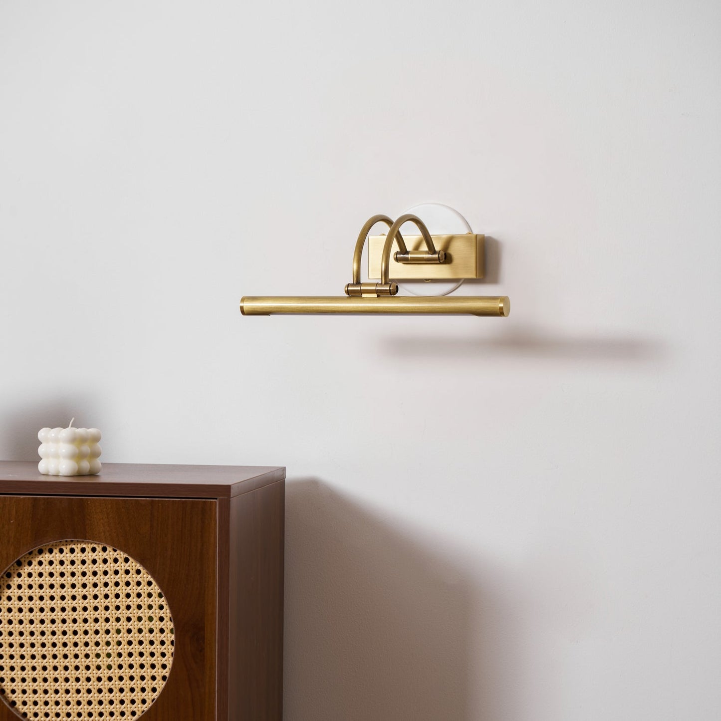 Sleek Linear Vanity Wall Light - Energy-Efficient & Adjustable Brightn