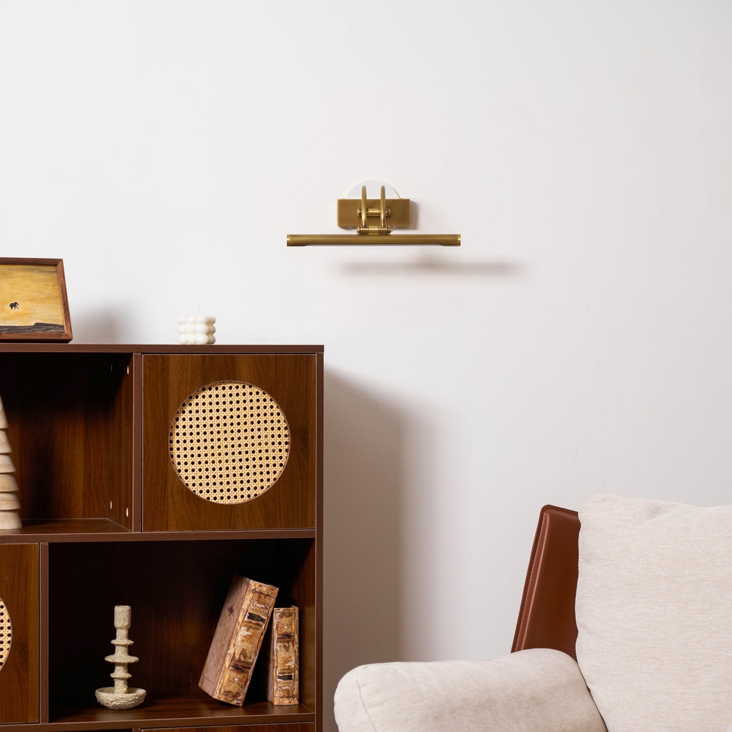Sleek Linear Vanity Wall Light - Energy-Efficient & Adjustable Brightn