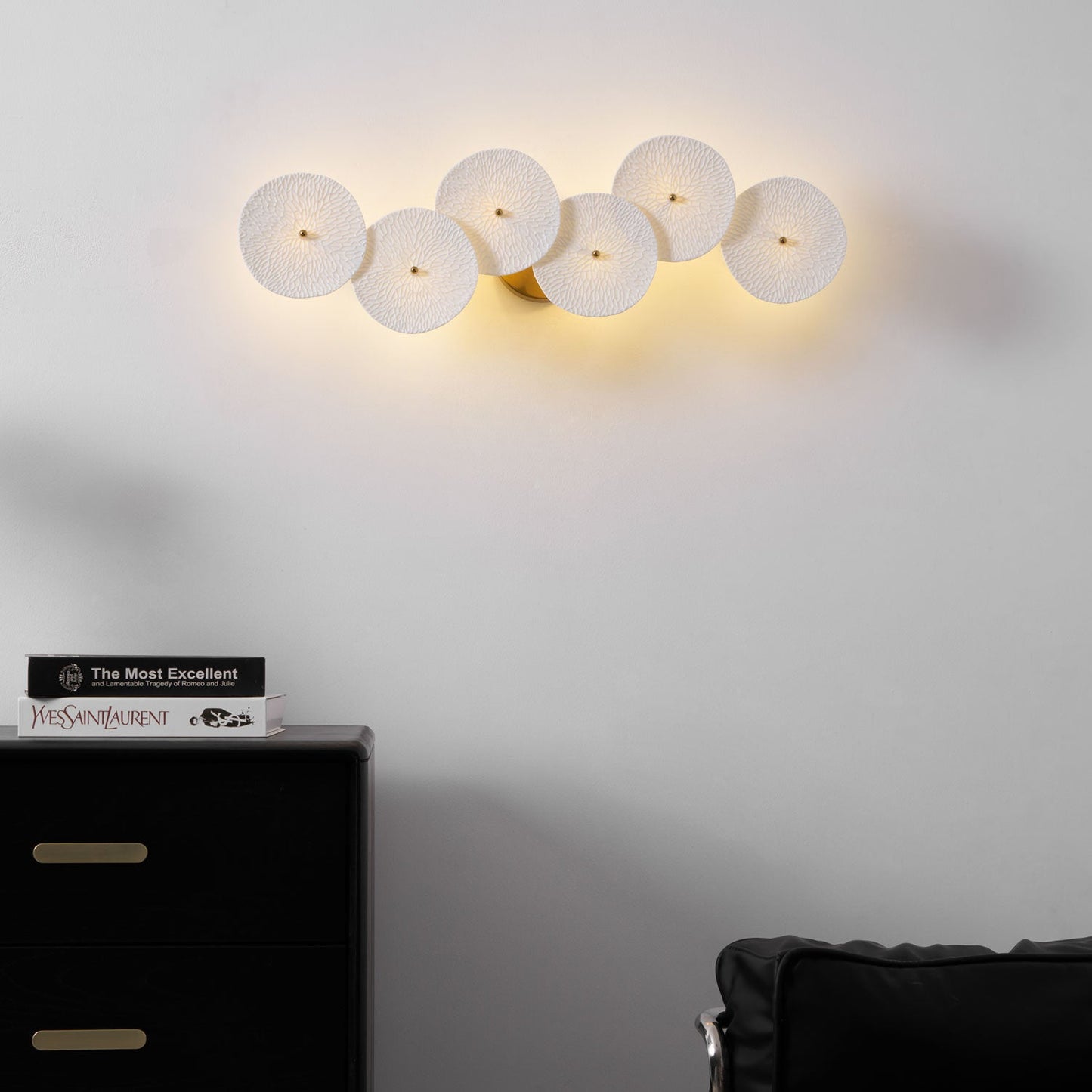 Lotus Petal Wall Lamp - Elegant Design, Energy-Efficient LED Lighting