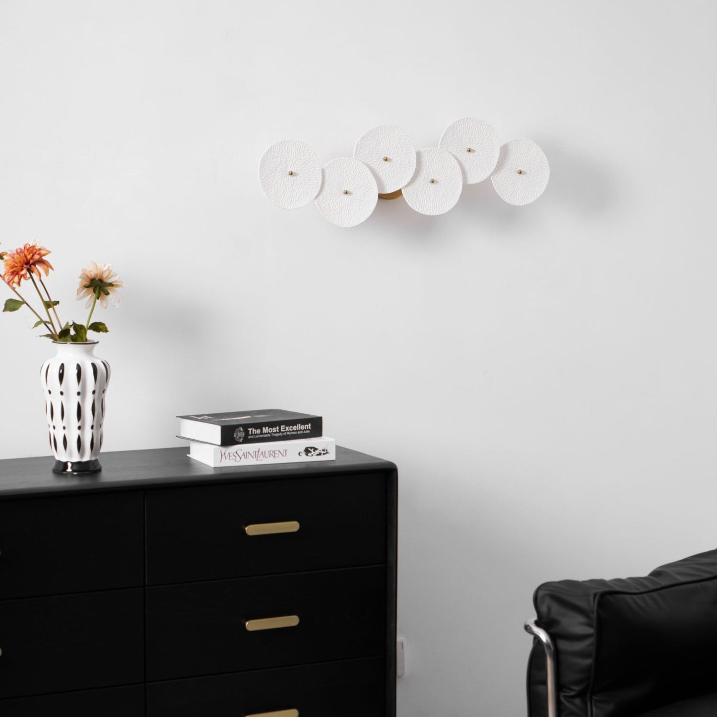 Lotus Petal Wall Lamp - Elegant Design, Energy-Efficient LED Lighting
