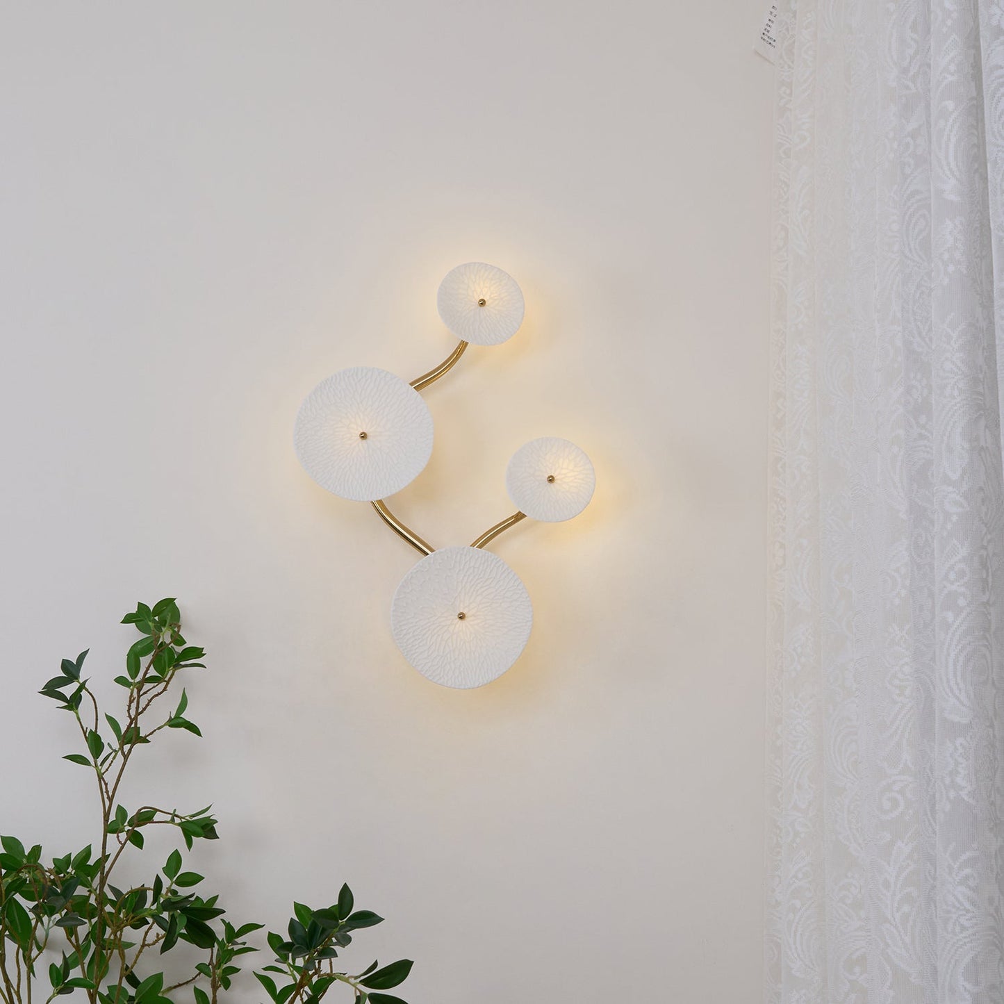 Lotus Petal Wall Lamp - Elegant Design, Energy-Efficient LED Lighting