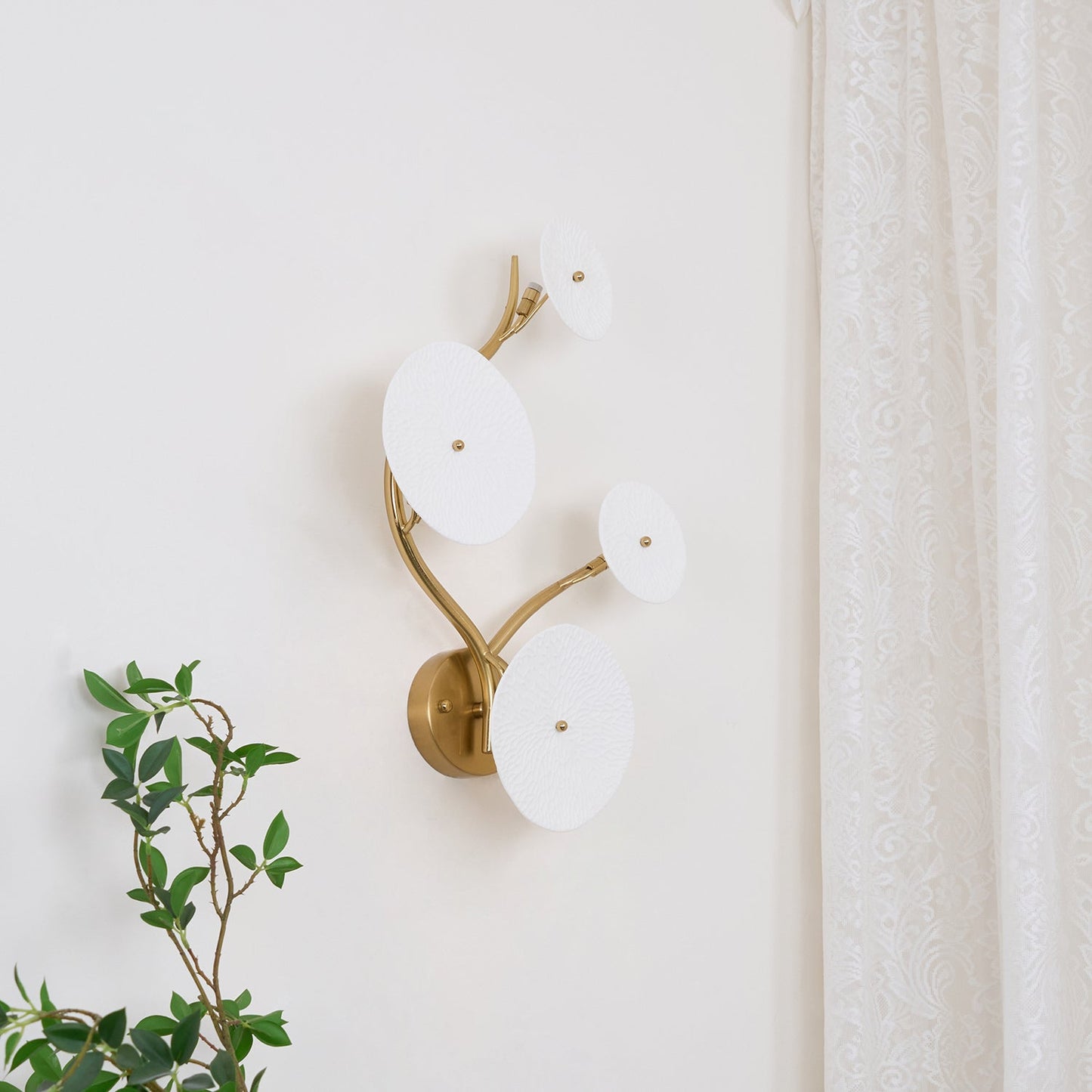 Lotus Petal Wall Lamp - Elegant Design, Energy-Efficient LED Lighting