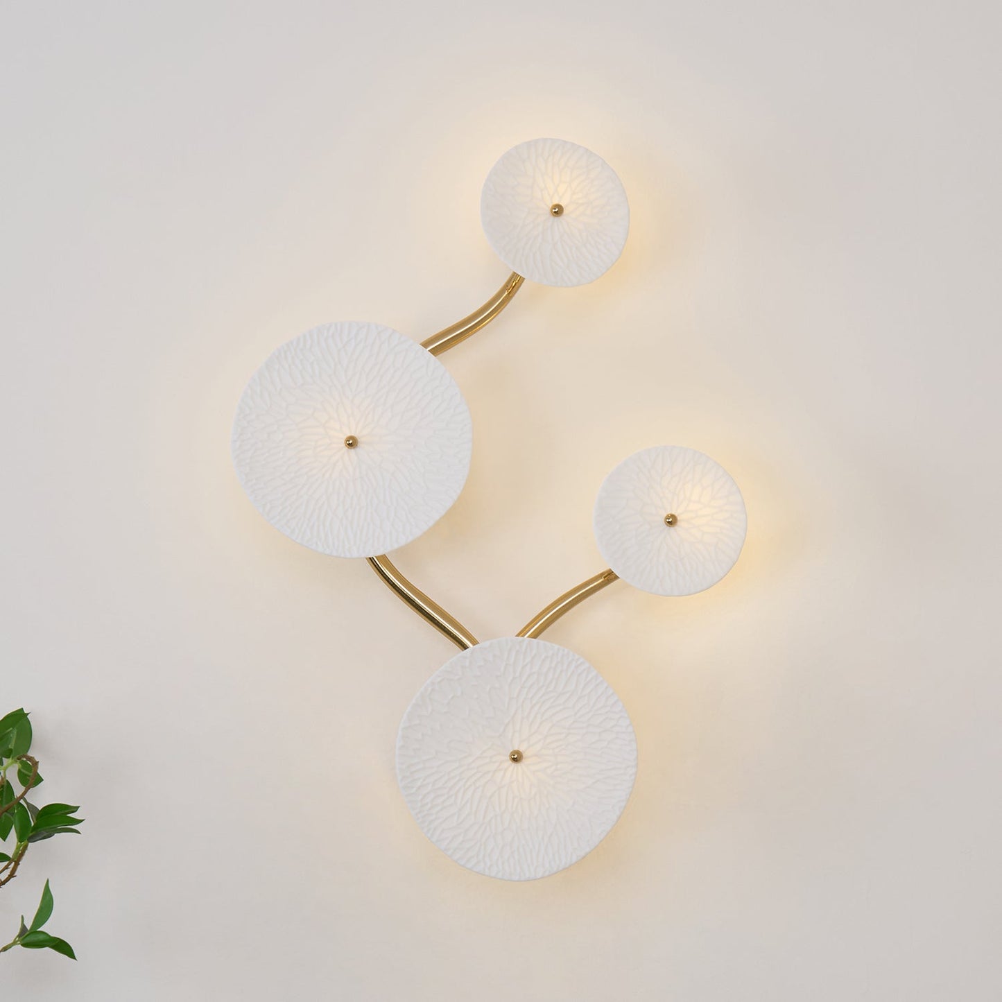 Lotus Petal Wall Lamp - Elegant Design, Energy-Efficient LED Lighting