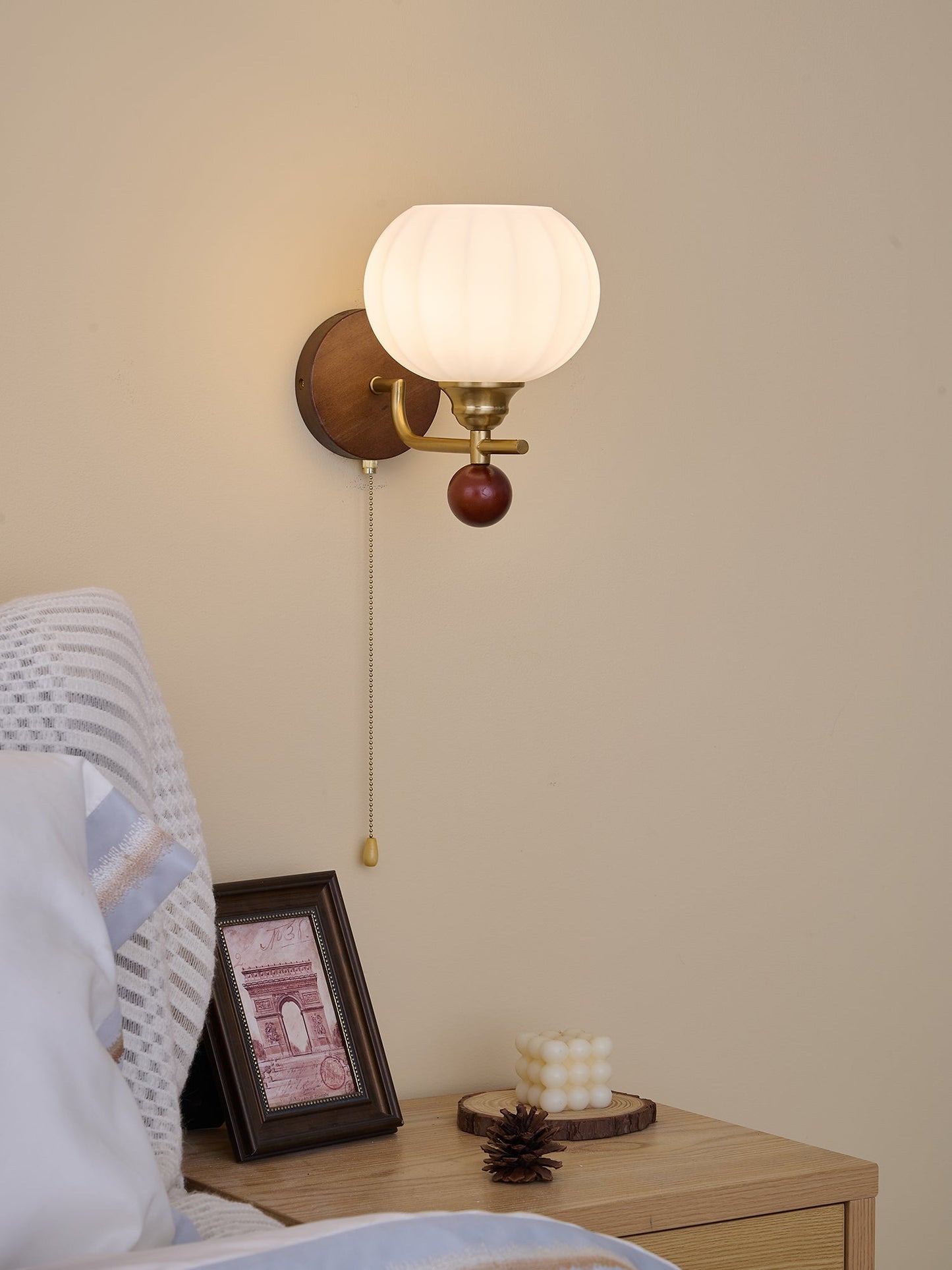 Lumea Crest Wall Lamp - Adjustable Brightness, Energy-Efficient LED