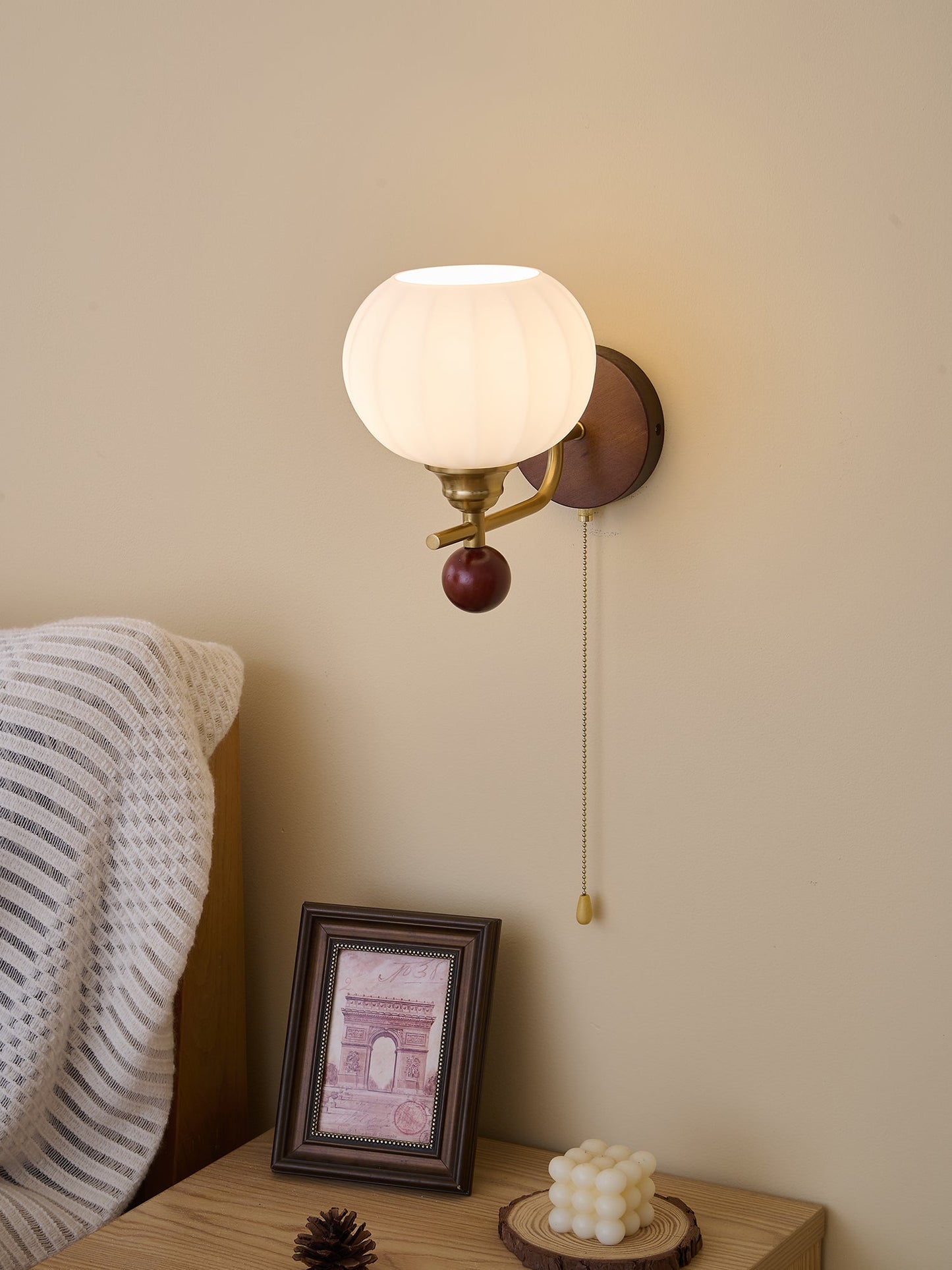 Lumea Crest Wall Lamp - Adjustable Brightness, Energy-Efficient LED
