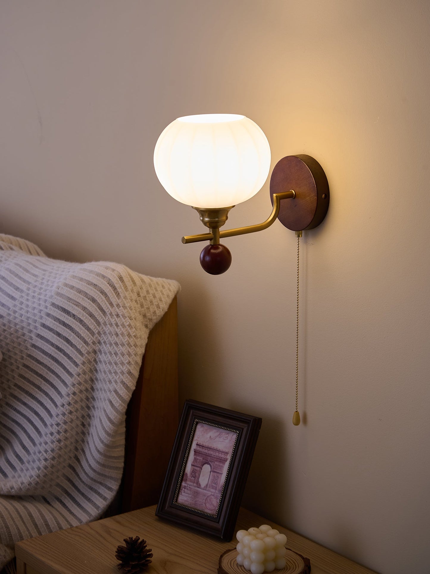 Lumea Crest Wall Lamp - Adjustable Brightness, Energy-Efficient LED