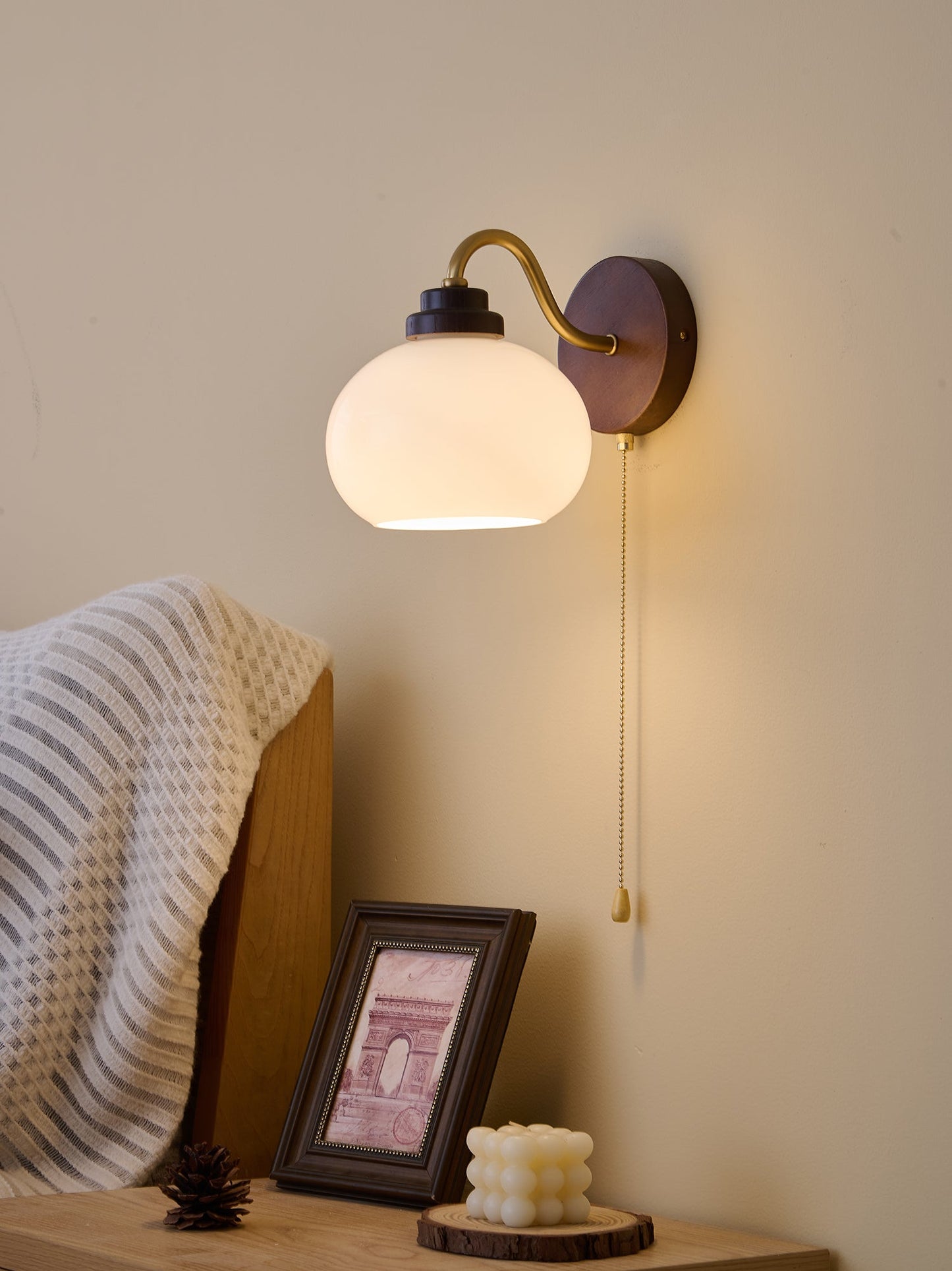 Lumea Crest Wall Lamp - Adjustable Brightness, Energy-Efficient LED