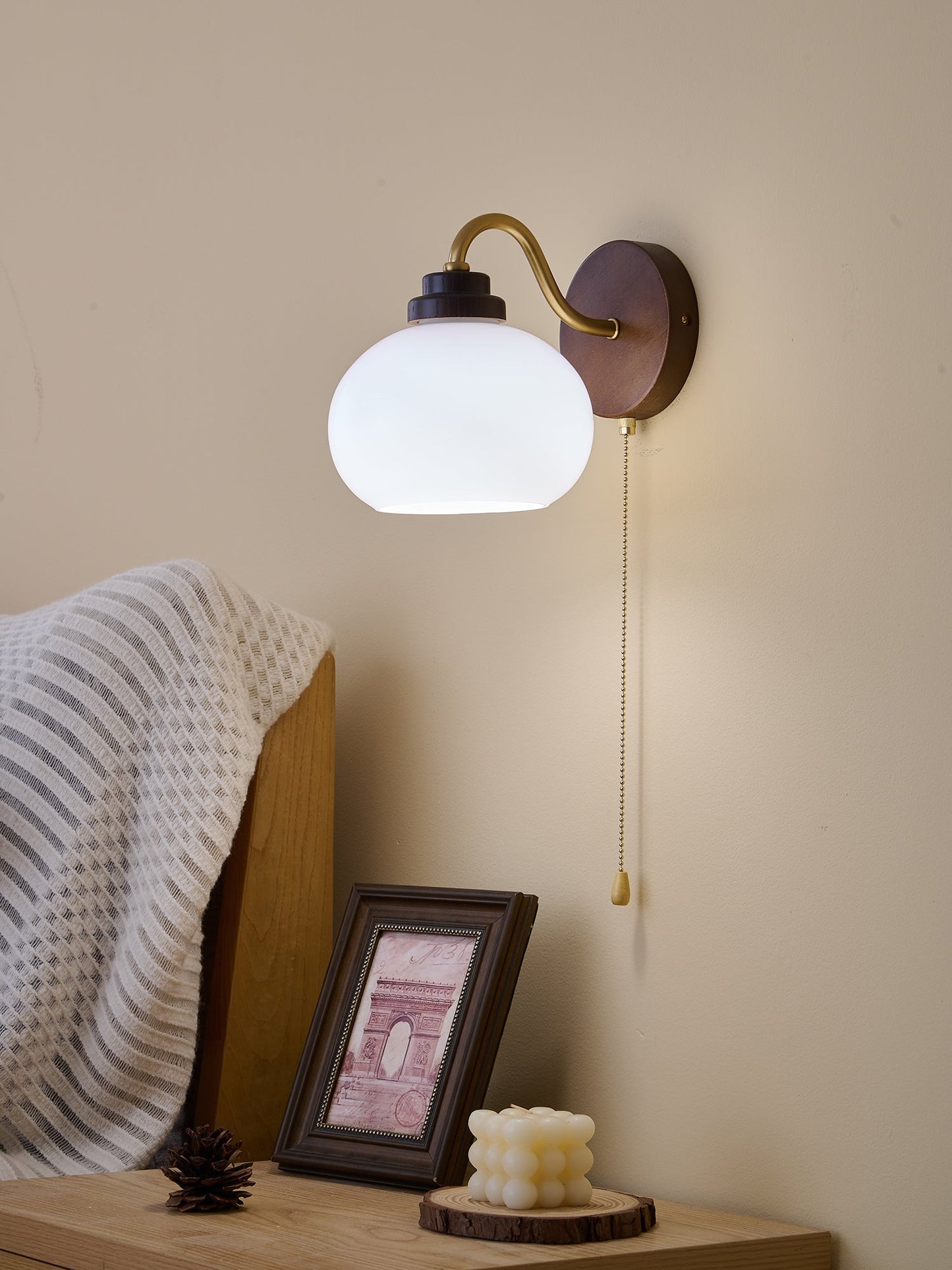 Lumea Crest Wall Lamp - Adjustable Brightness, Energy-Efficient LED