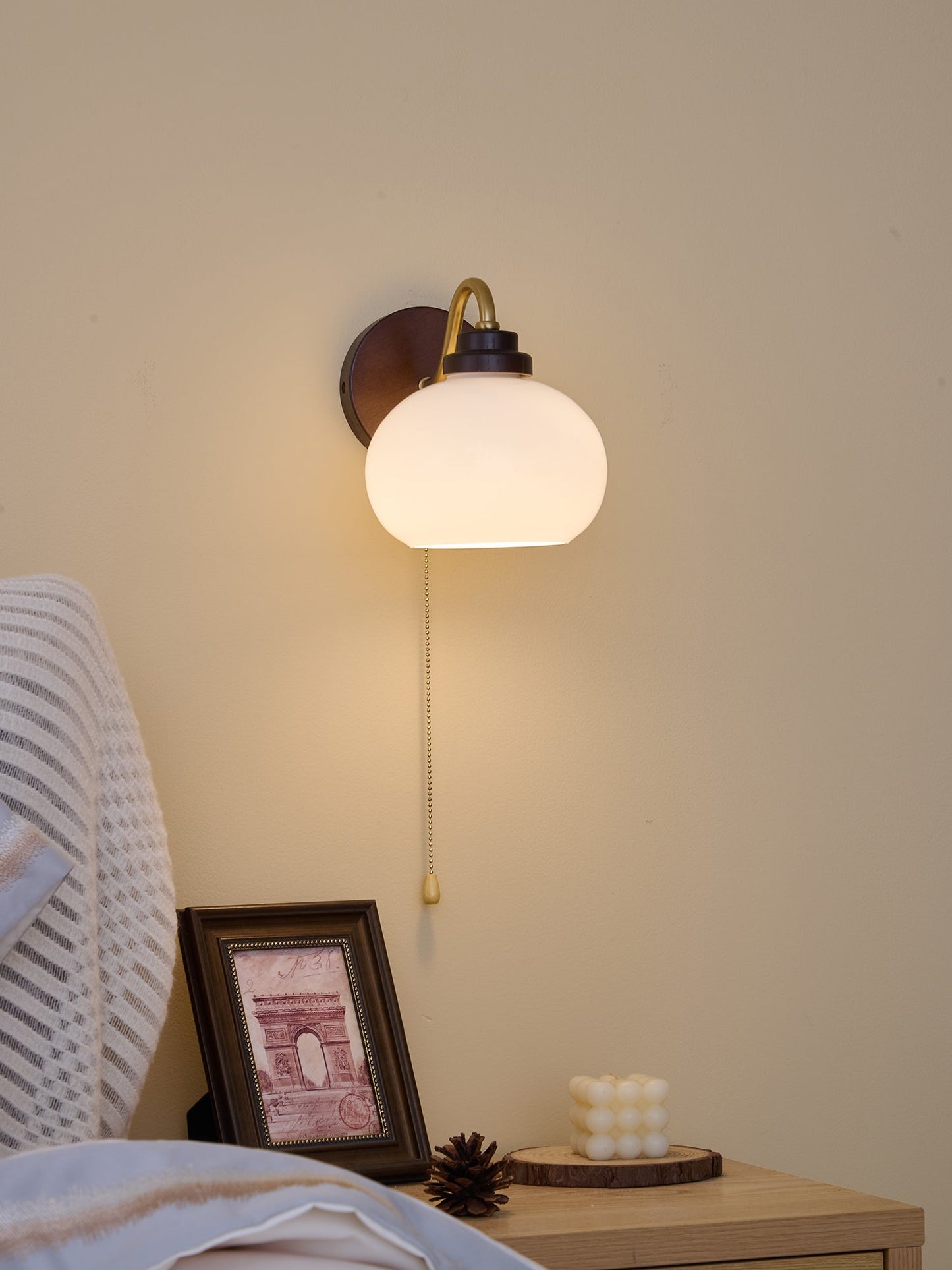 Lumea Crest Wall Lamp - Adjustable Brightness, Energy-Efficient LED