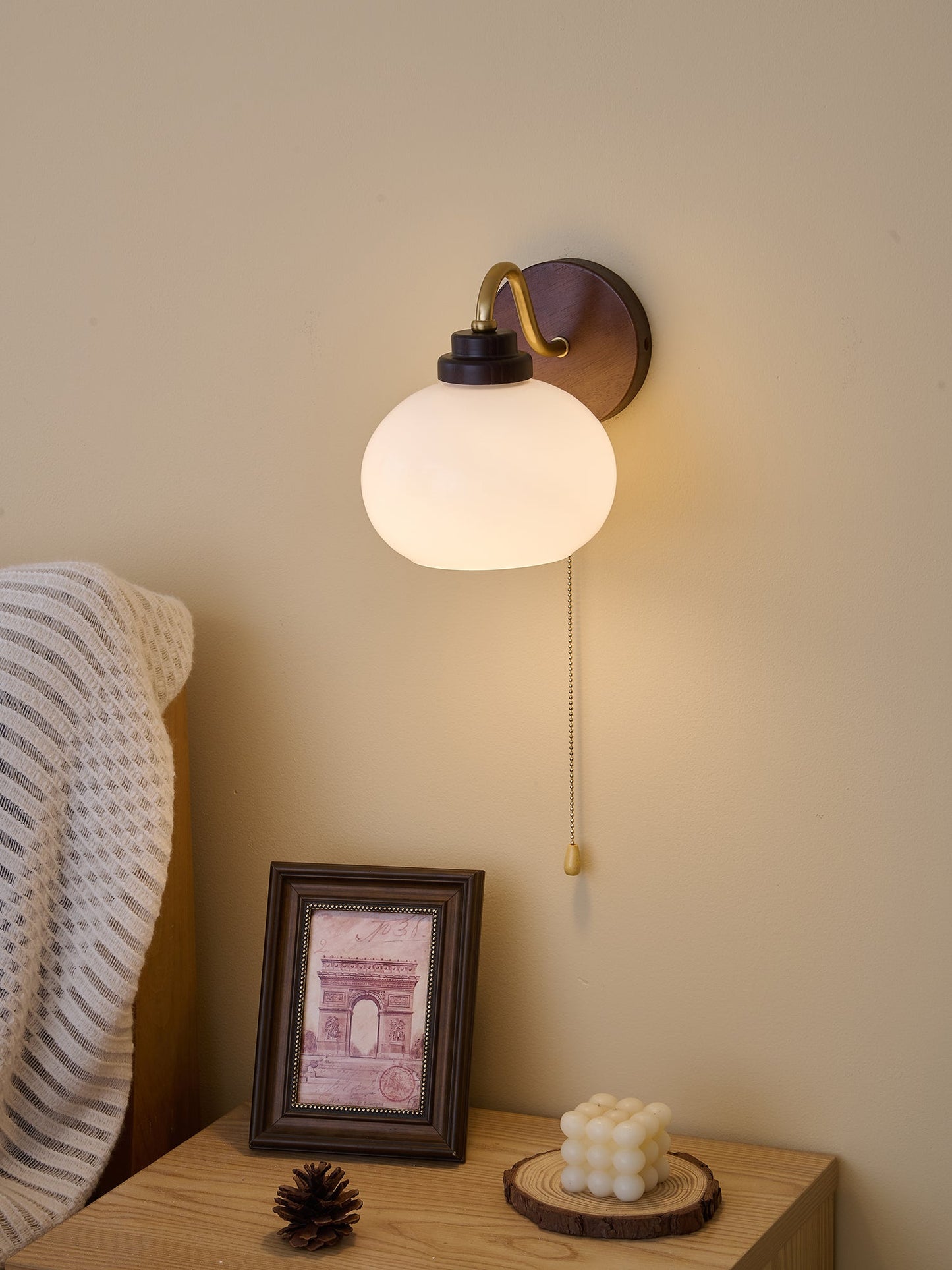 Lumea Crest Wall Lamp - Adjustable Brightness, Energy-Efficient LED