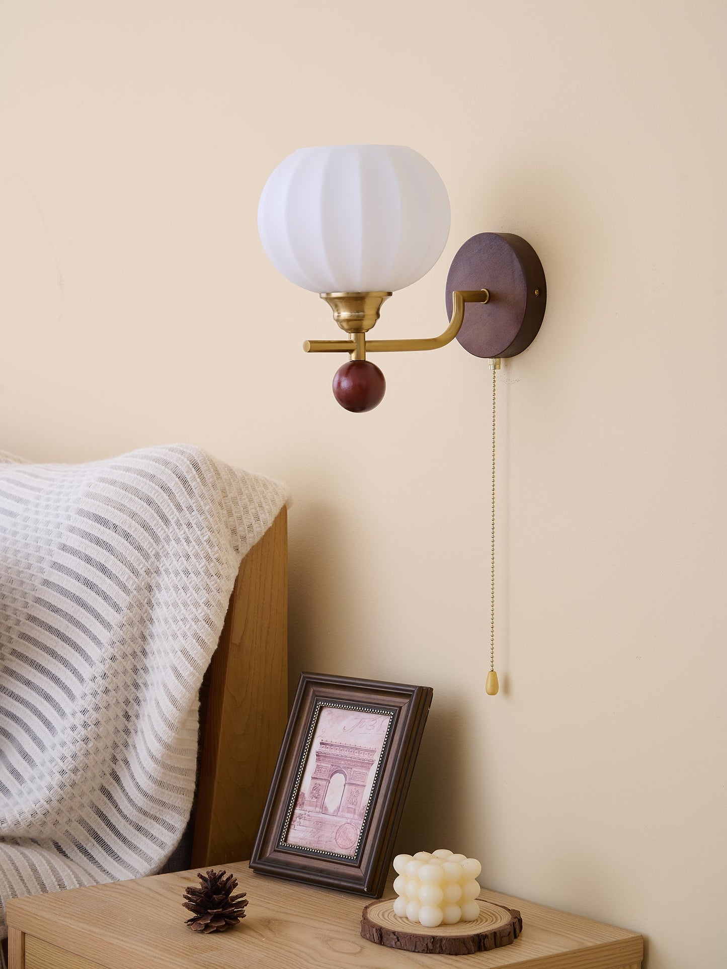 Lumea Crest Wall Lamp - Adjustable Brightness, Energy-Efficient LED