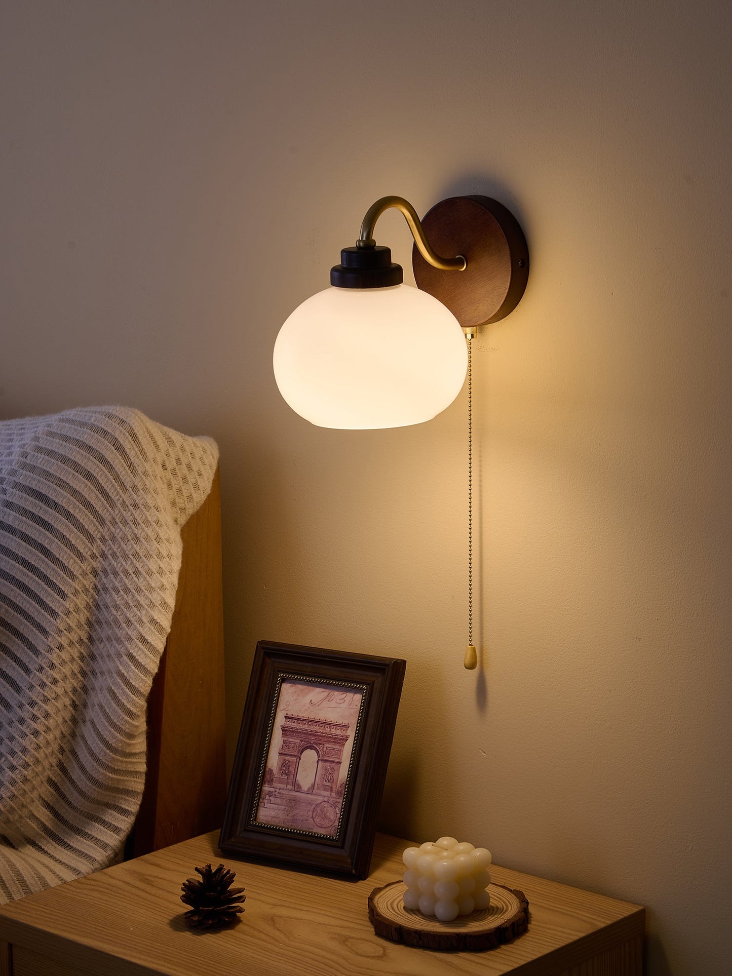 Lumea Crest Wall Lamp - Adjustable Brightness, Energy-Efficient LED