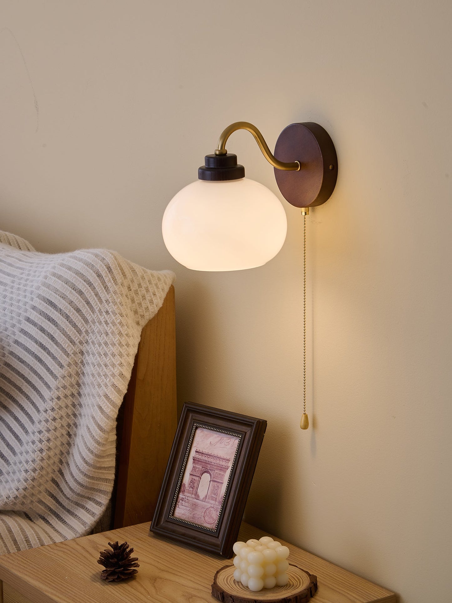 Lumea Crest Wall Lamp - Adjustable Brightness, Energy-Efficient LED