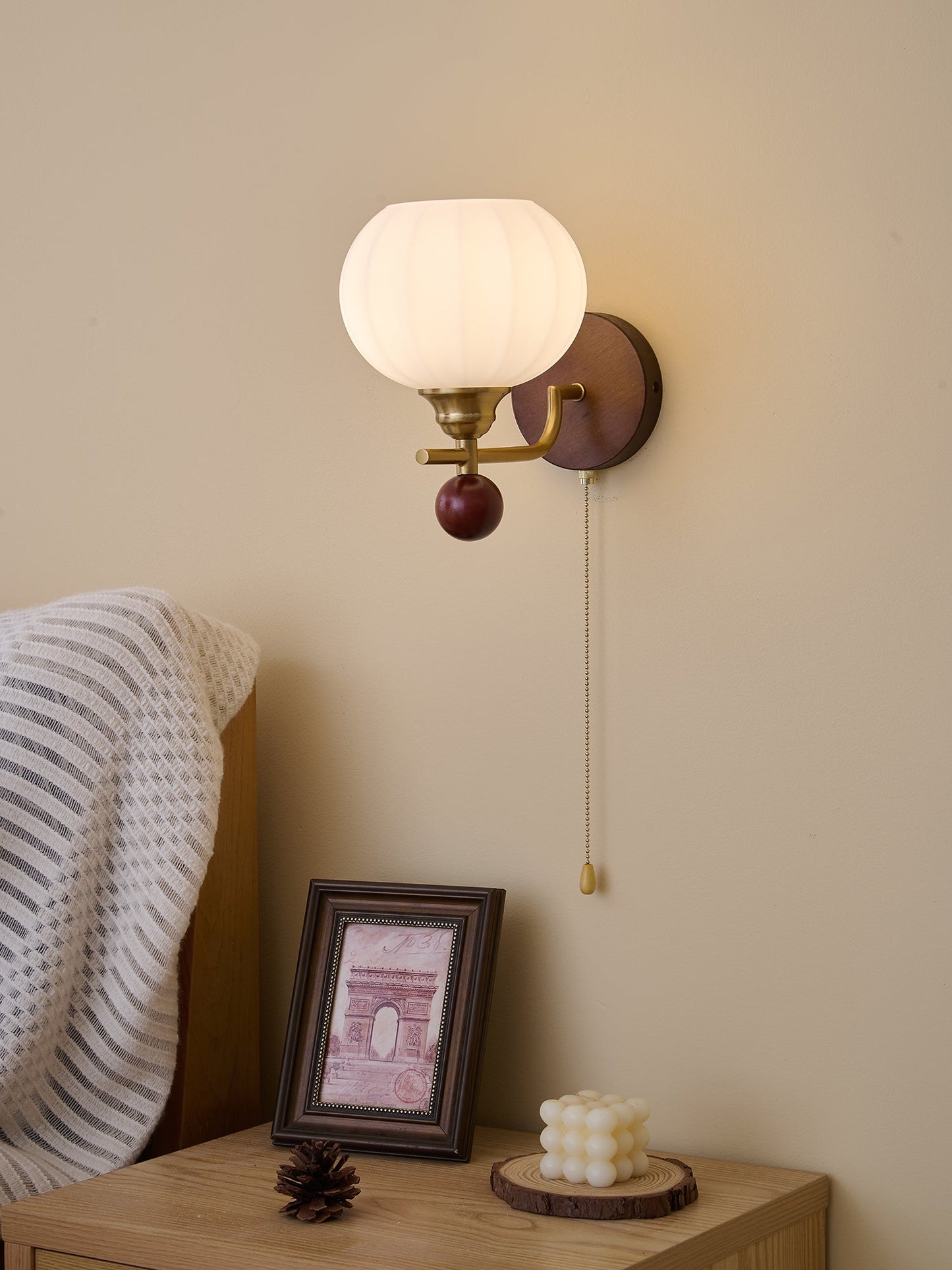 Lumea Crest Wall Lamp - Adjustable Brightness, Energy-Efficient LED
