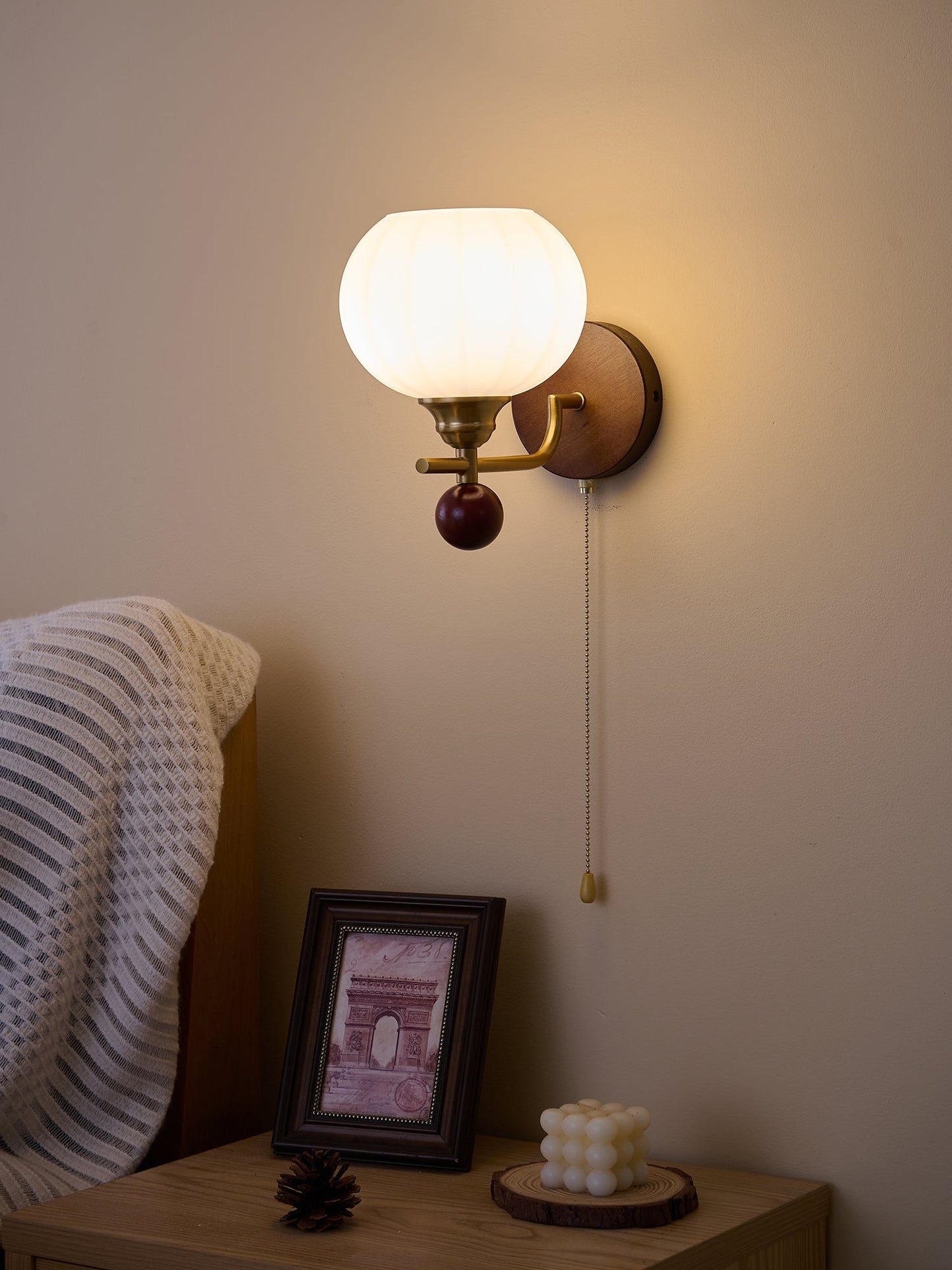 Lumea Crest Wall Lamp - Adjustable Brightness, Energy-Efficient LED