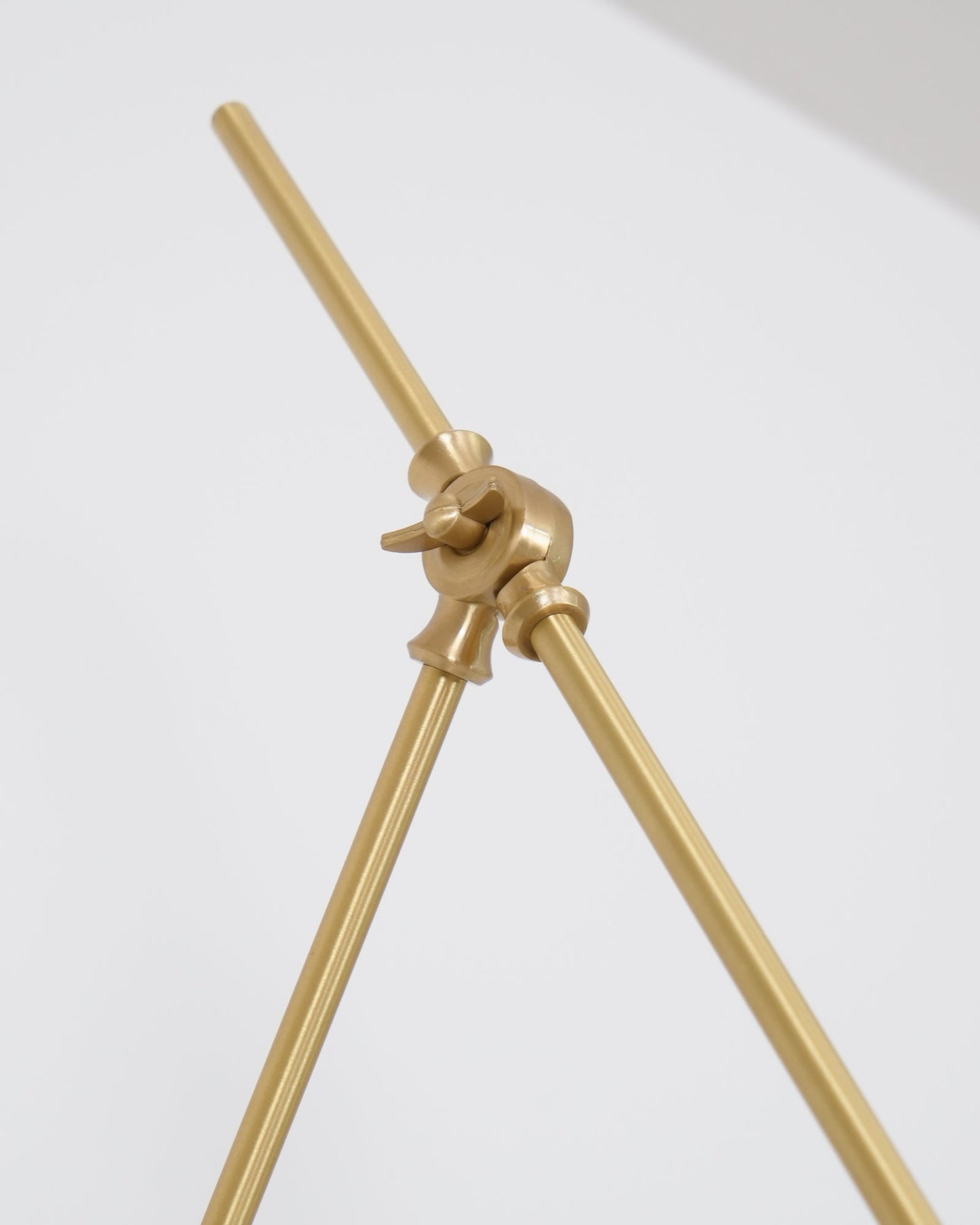 Magari Wall Lamp - Adjustable LED Light with Modern Design and Energy