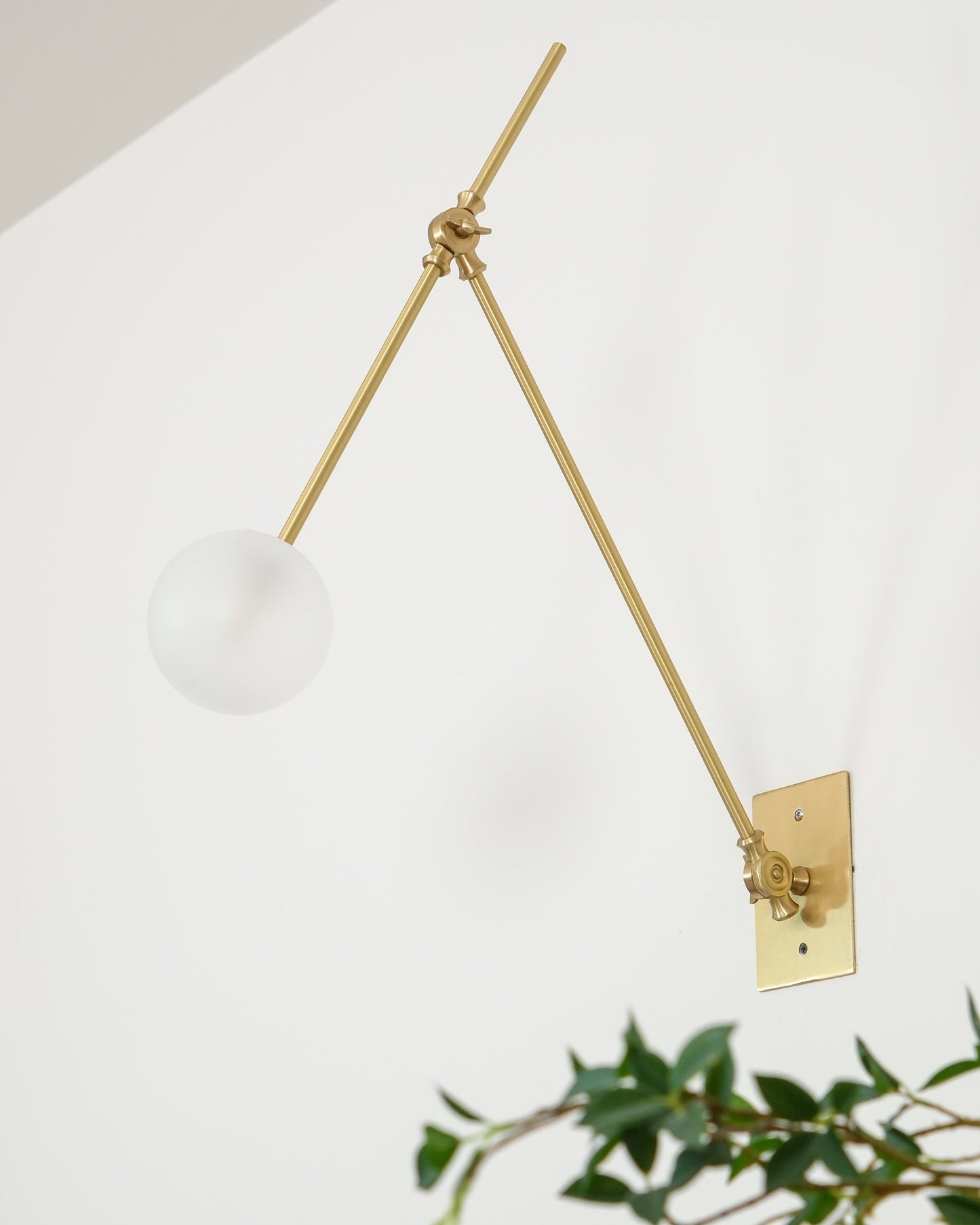 Magari Wall Lamp - Adjustable LED Light with Modern Design and Energy