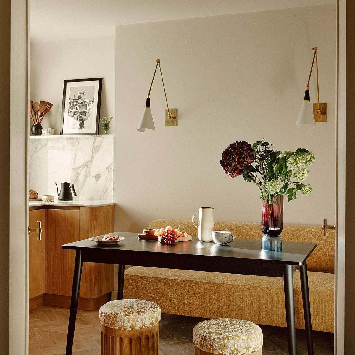 Magari Wall Lamp - Adjustable LED Light with Modern Design and Energy