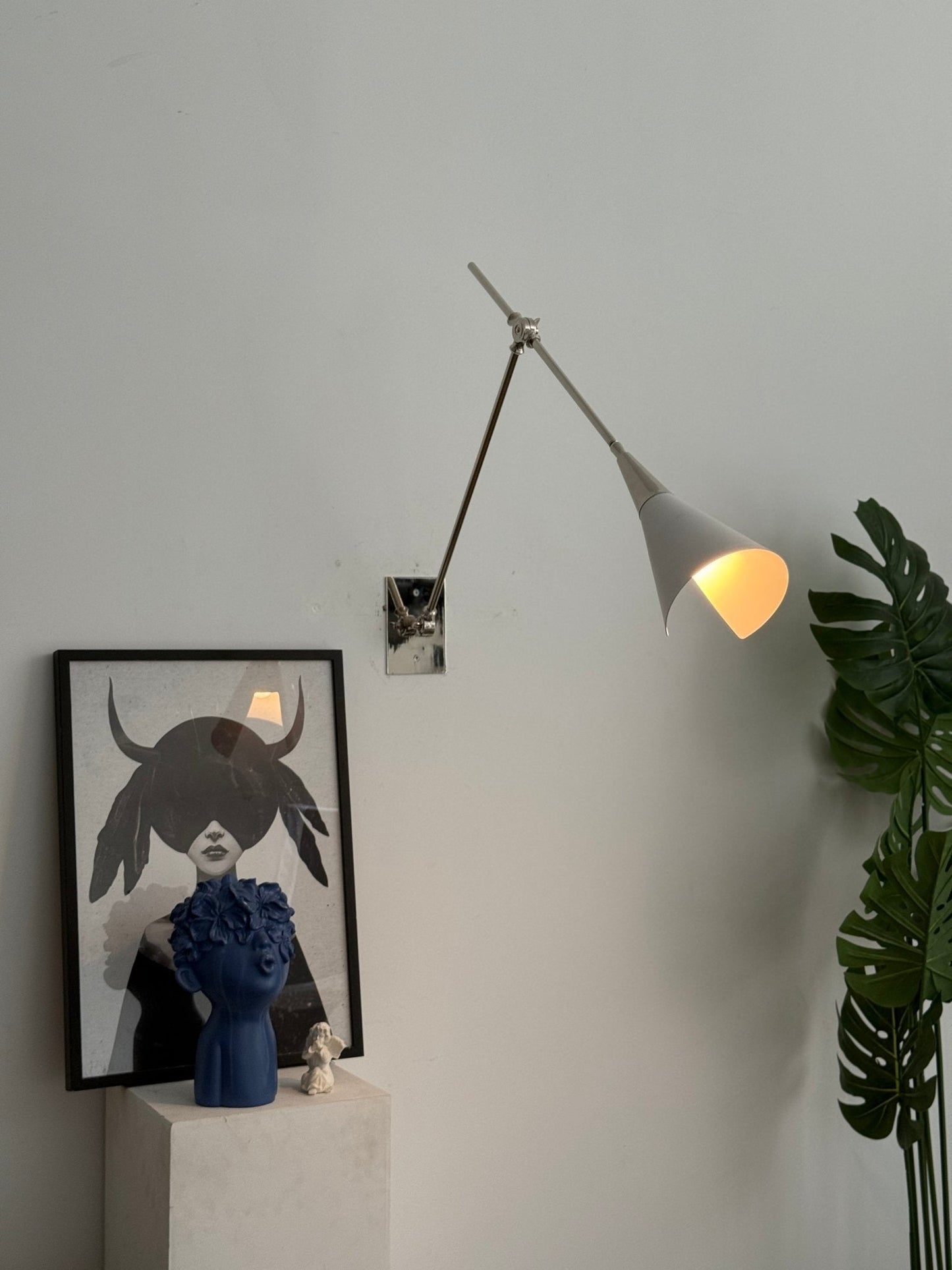 Magari Wall Lamp - Adjustable LED Light with Modern Design and Energy