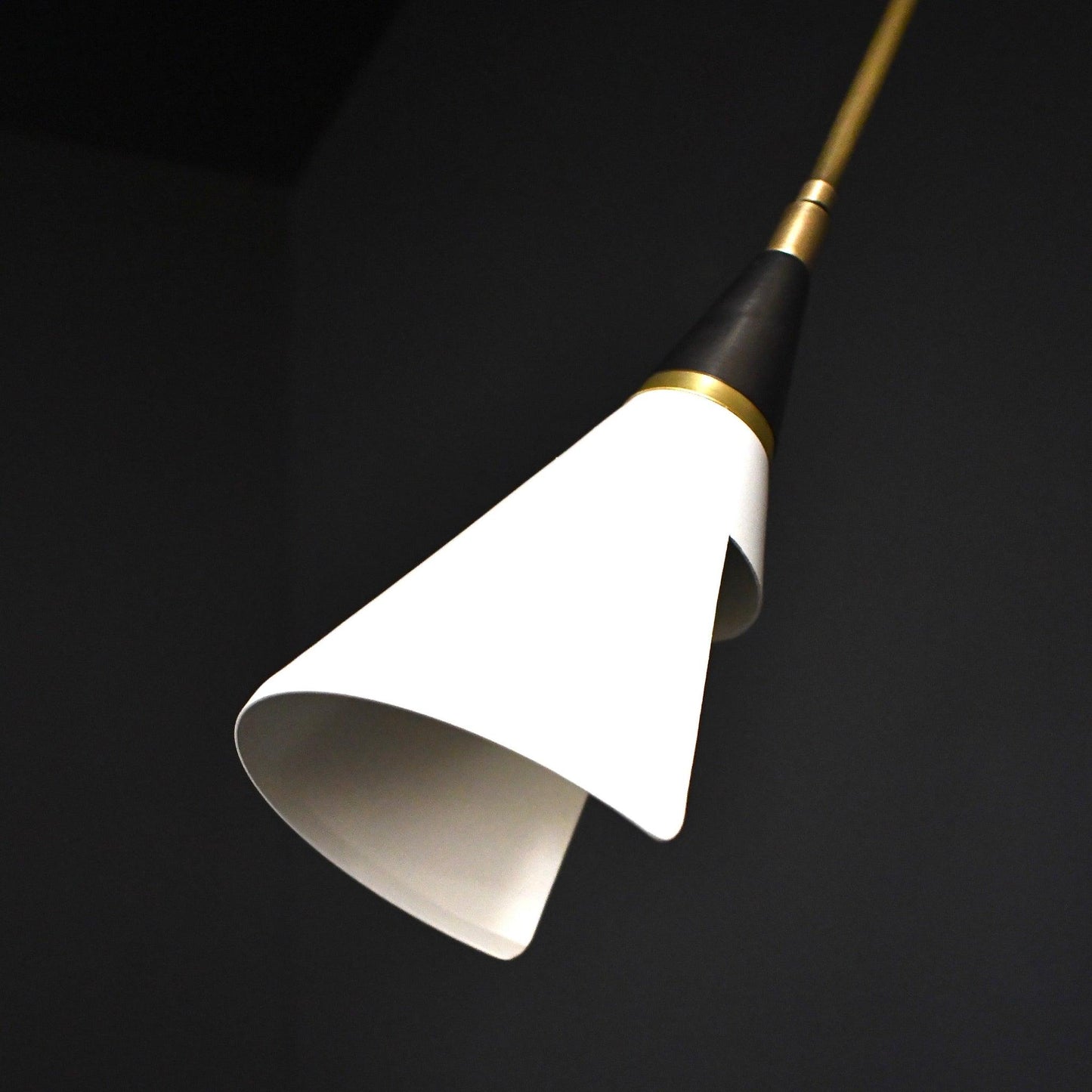 Magari Wall Lamp - Adjustable LED Light with Modern Design and Energy