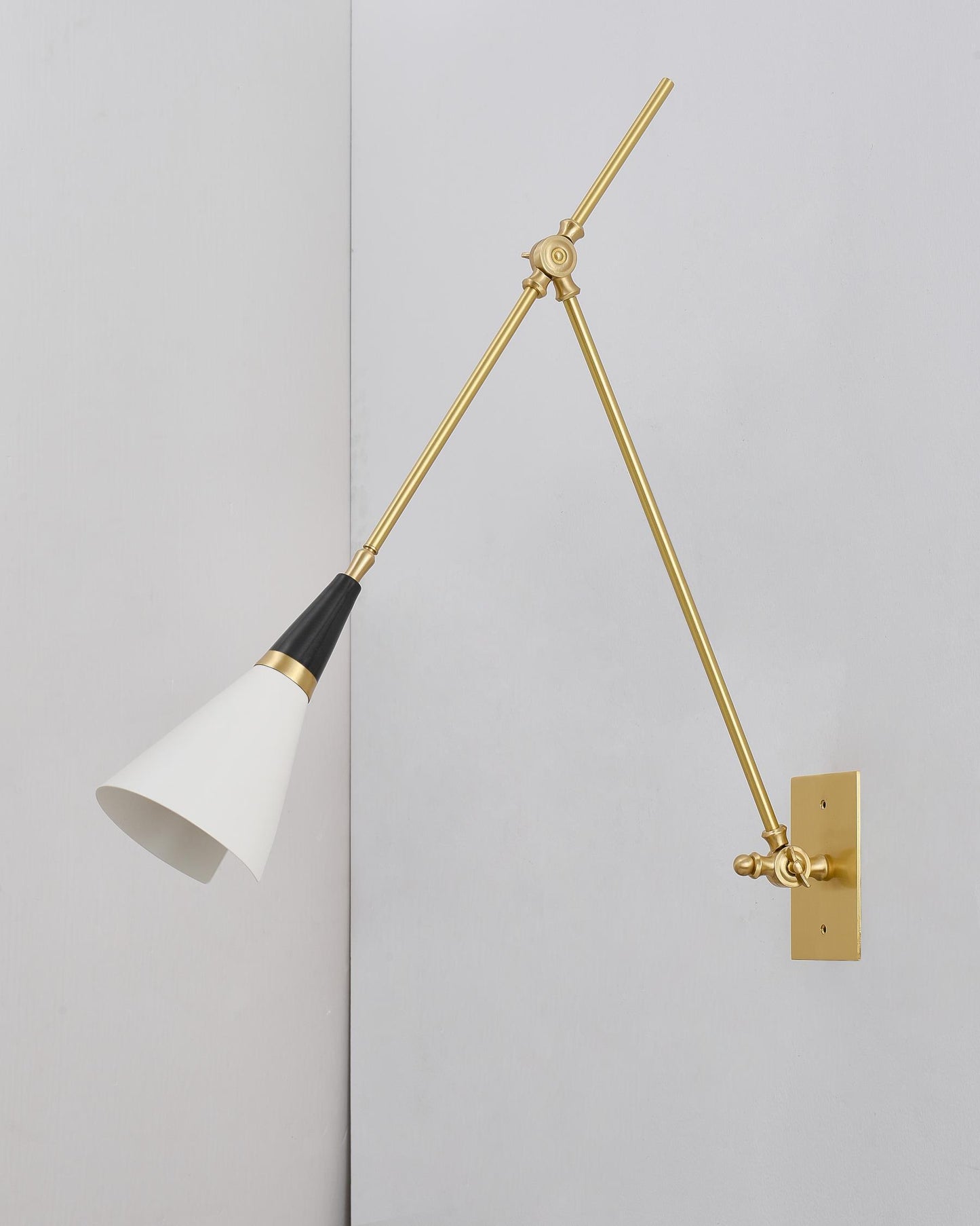 Magari Wall Lamp - Adjustable LED Light with Modern Design and Energy