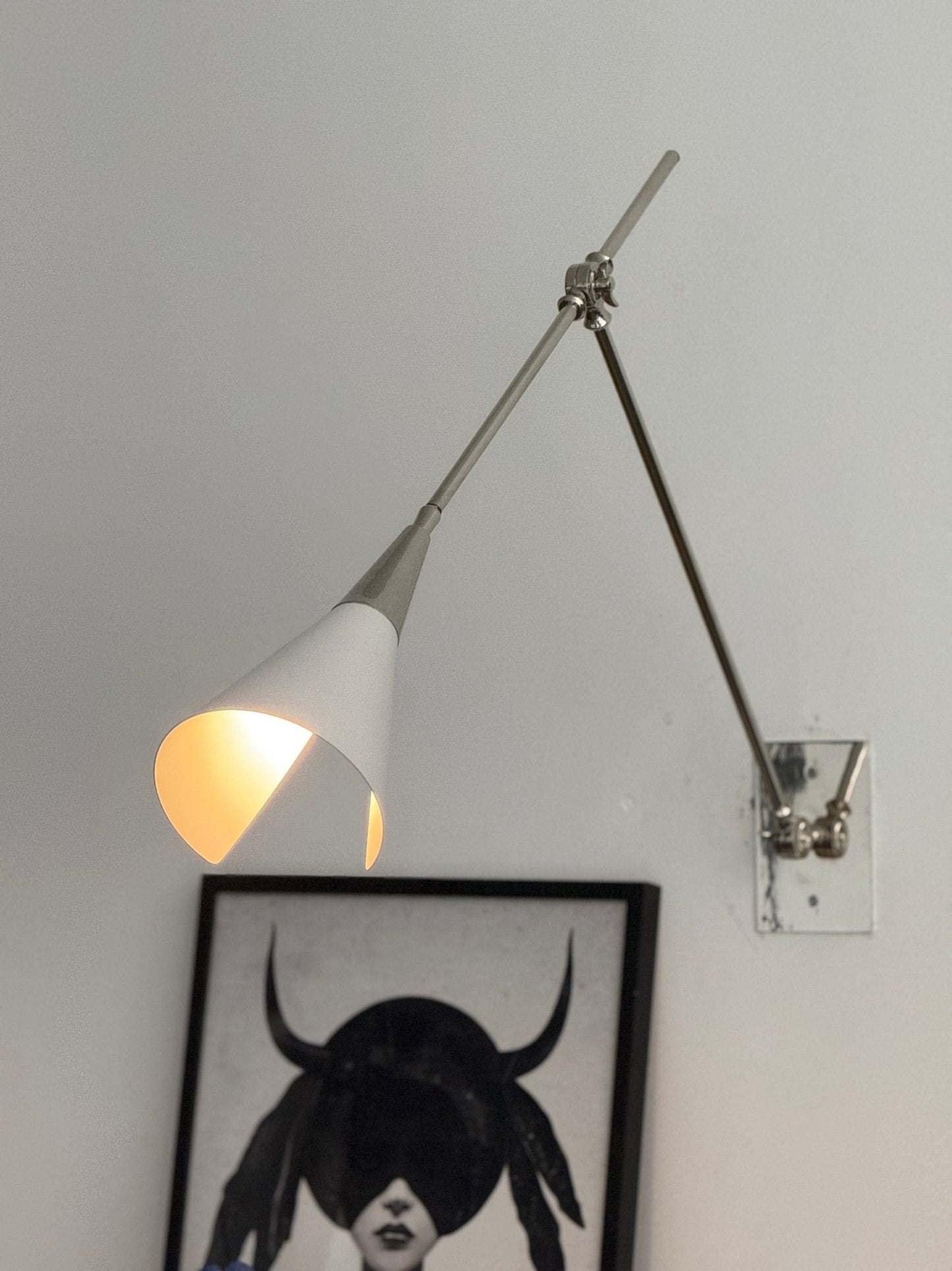 Magari Wall Lamp - Adjustable LED Light with Modern Design and Energy