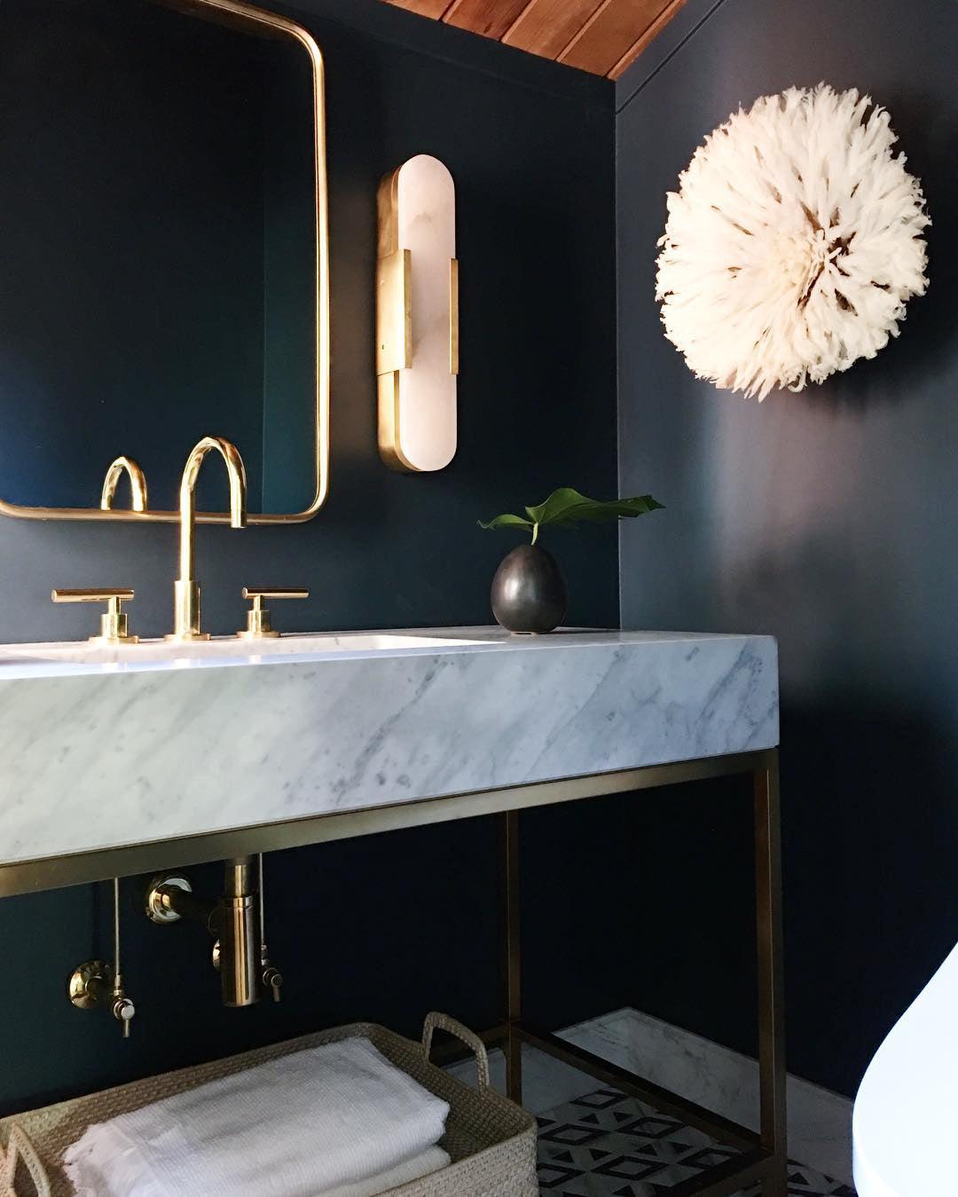 Oblong Alabaster Wall Sconce - Elegant Design, Soft Ambient Lighting