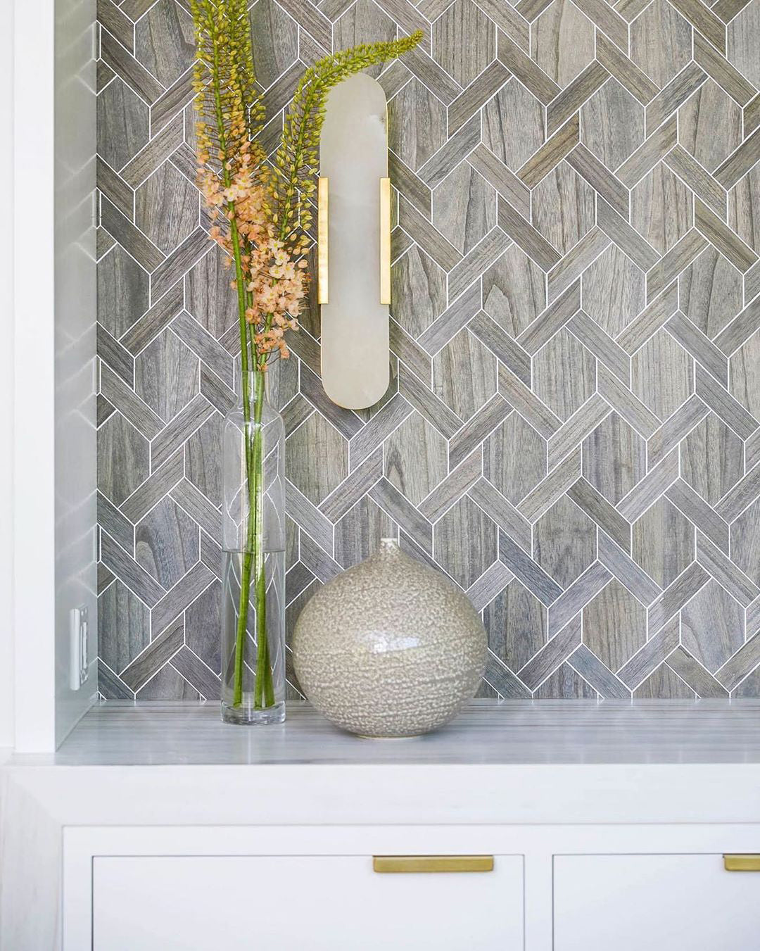 Oblong Alabaster Wall Sconce - Elegant Design, Soft Ambient Lighting