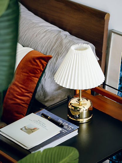 Antique Metal Table Lamp with Adjustable Brightness and Elegant Design