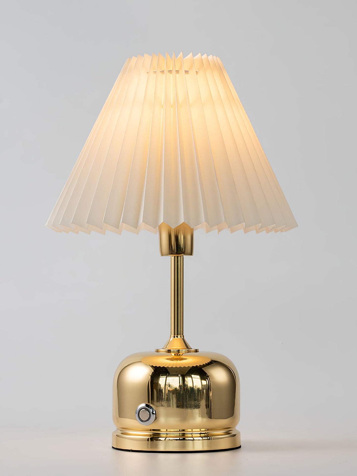 Antique Metal Table Lamp with Adjustable Brightness and Elegant Design