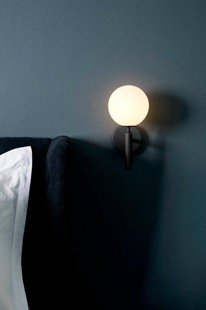 Scandiluxe Wall Light - Modern Design, Adjustable Brightness, Energy E