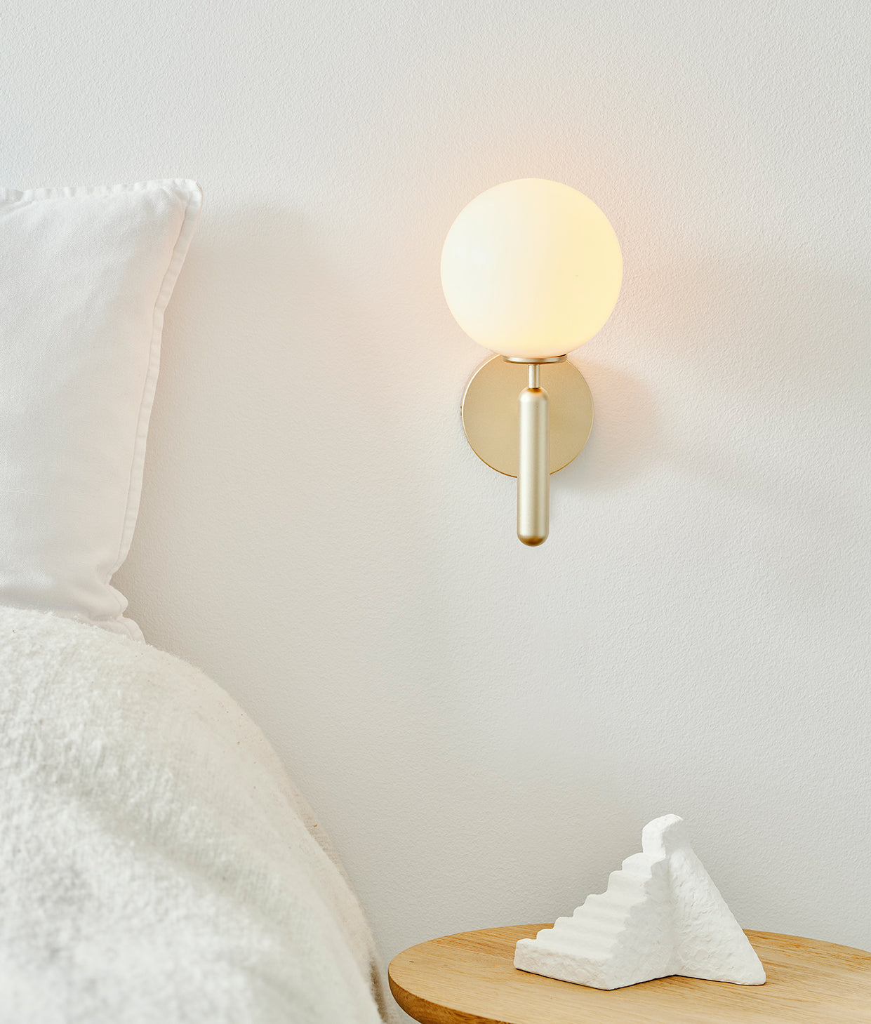 Nordica Wall Lamp - Adjustable Angle, Energy-Efficient LED Lighting
