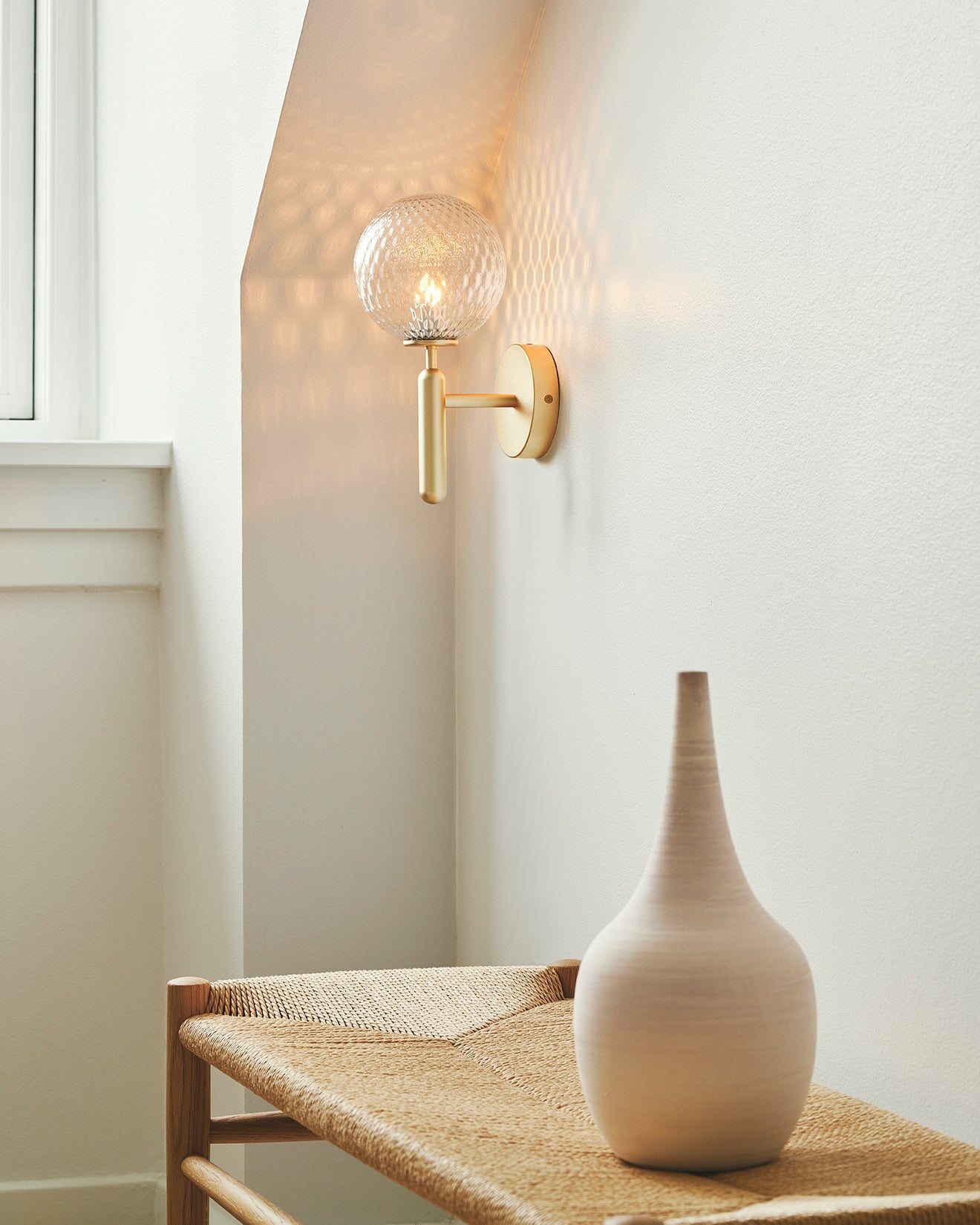 Nordica Wall Lamp - Adjustable Angle, Energy-Efficient LED Lighting