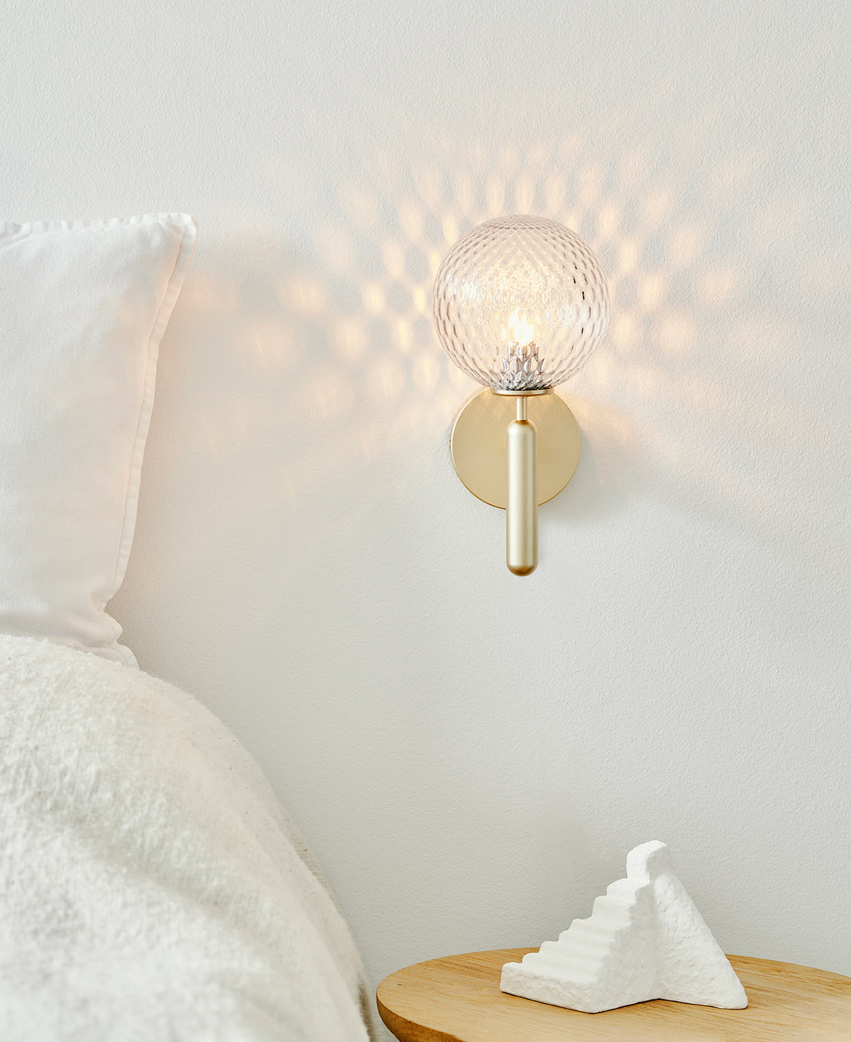Nordica Wall Lamp - Adjustable Angle, Energy-Efficient LED Lighting